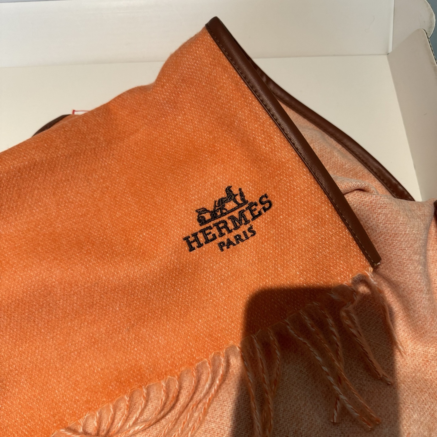 ✨✨【▪️Hermes新款！！男性荷尔蒙的魅力！！！ 】Hermes男士高端羊绒围巾！H真皮刺绣经典马头