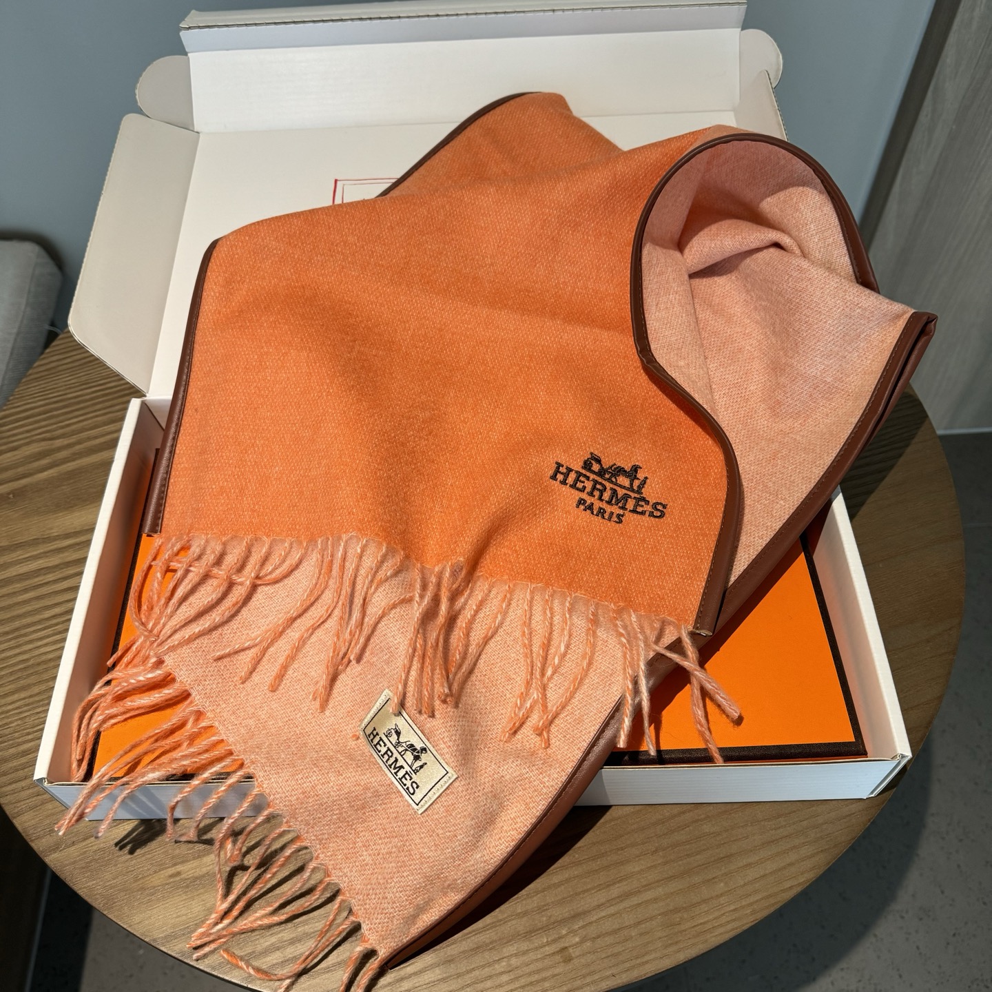 ✨✨【▪️Hermes新款！！男性荷尔蒙的魅力！！！ 】Hermes男士高端羊绒围巾！H真皮刺绣经典马头