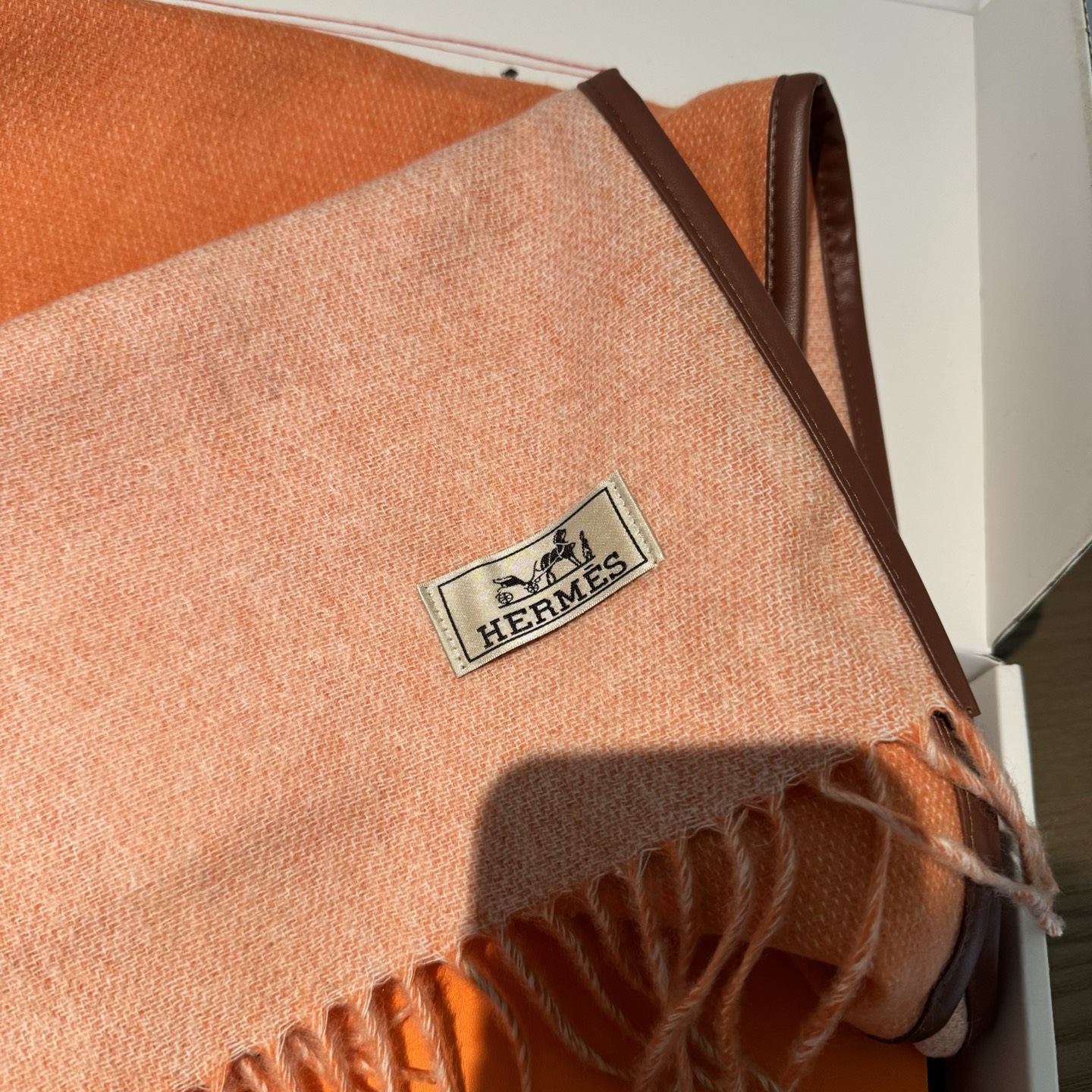 ✨✨【▪️Hermes新款！！男性荷尔蒙的魅力！！！ 】Hermes男士高端羊绒围巾！H真皮刺绣经典马头