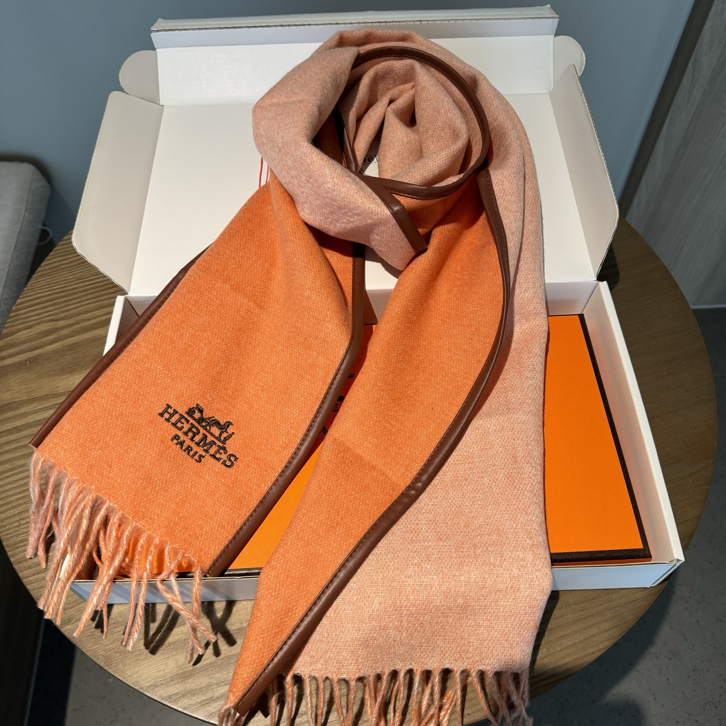 ✨✨【▪️Hermes新款！！男性荷尔蒙的魅力！！！ 】Hermes男士高端羊绒围巾！H真皮刺绣经典马头