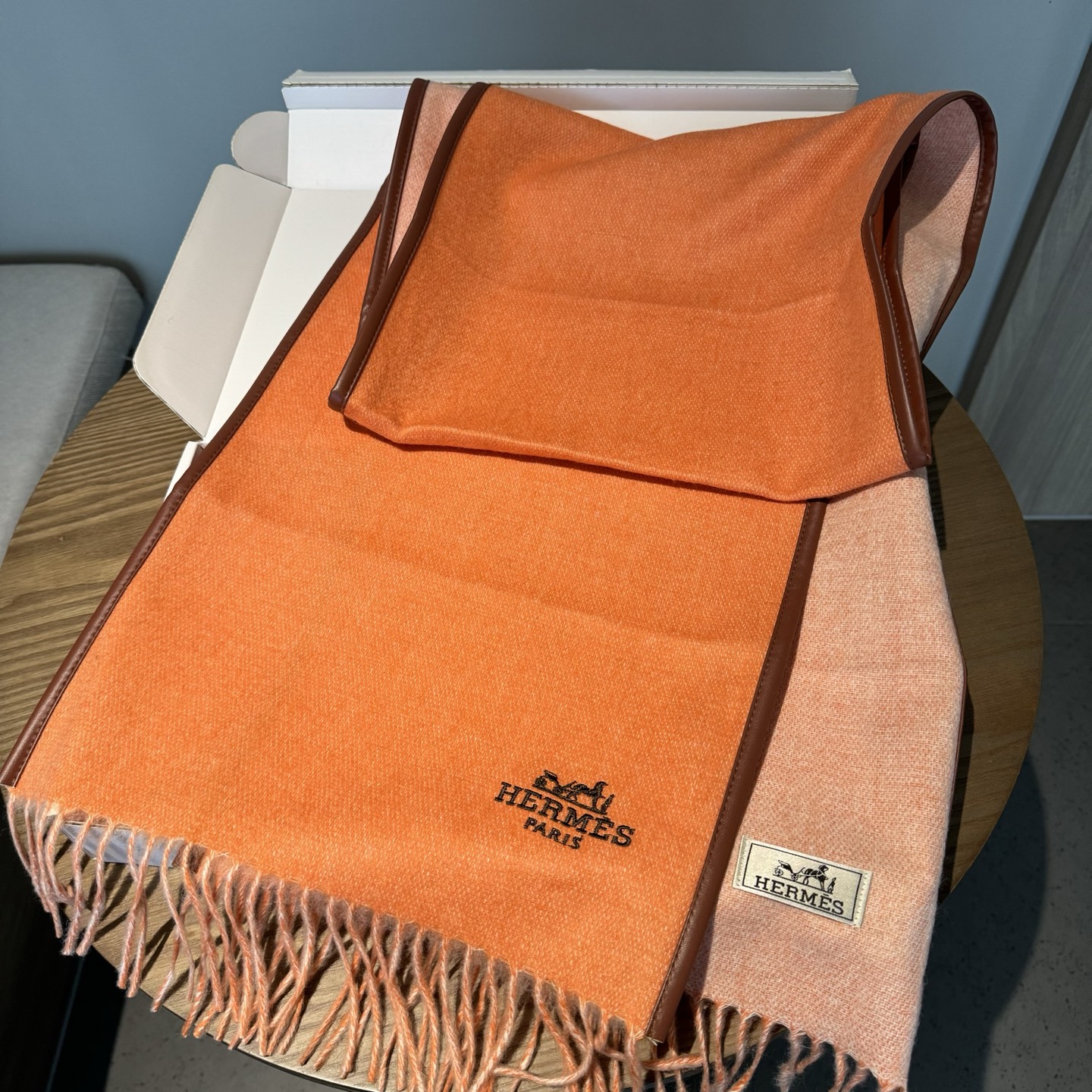 ✨✨【▪️Hermes新款！！男性荷尔蒙的魅力！！！ 】Hermes男士高端羊绒围巾！H真皮刺绣经典马头