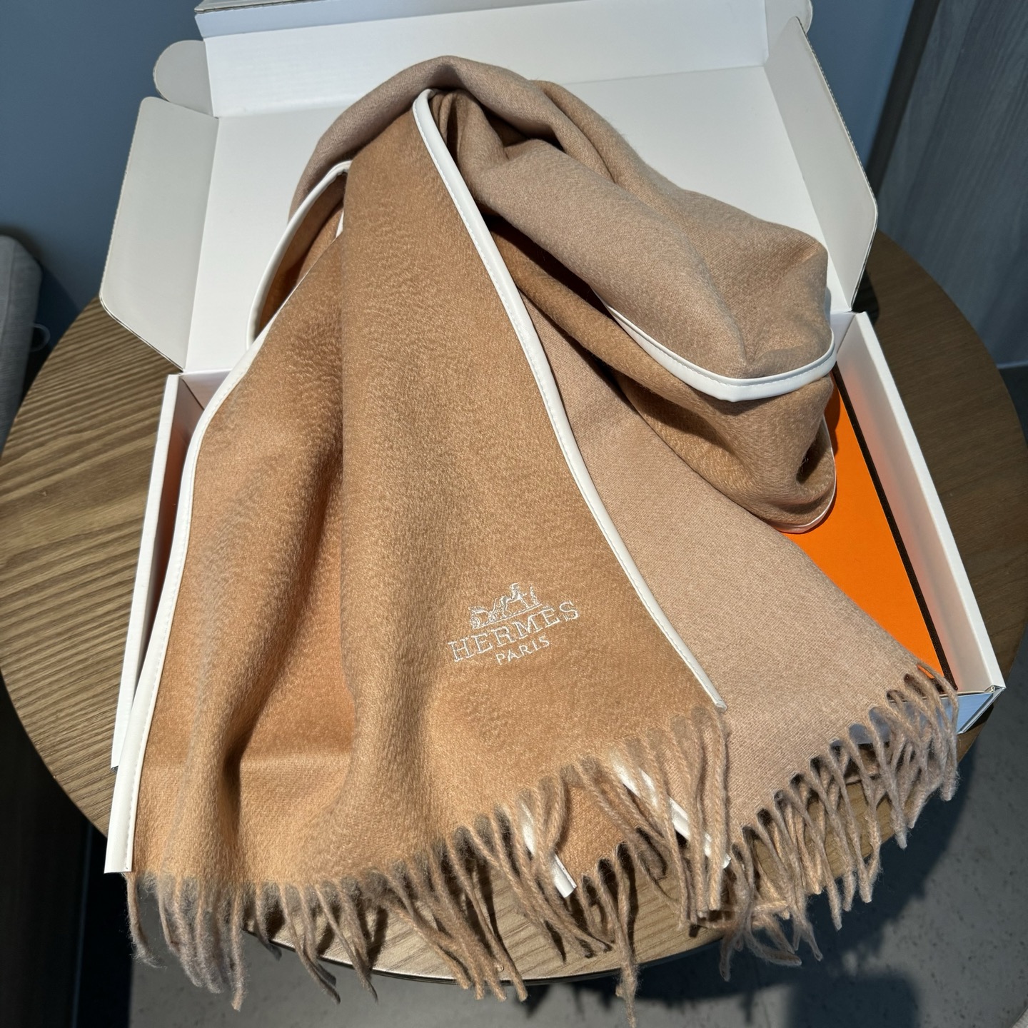 ✨✨【▪️Hermes新款！！男性荷尔蒙的魅力！！！ 】Hermes男士高端羊绒围巾！H真皮刺绣经典马头
