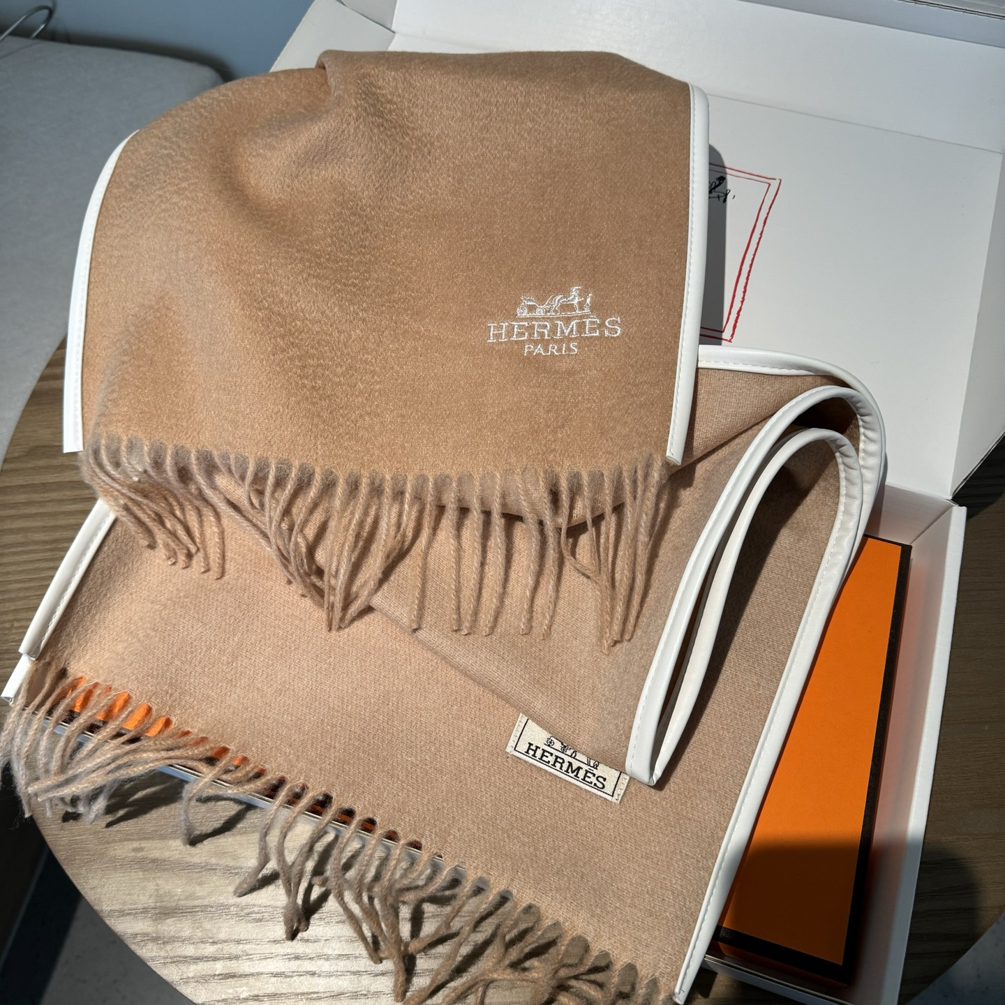✨✨【▪️Hermes新款！！男性荷尔蒙的魅力！！！ 】Hermes男士高端羊绒围巾！H真皮刺绣经典马头