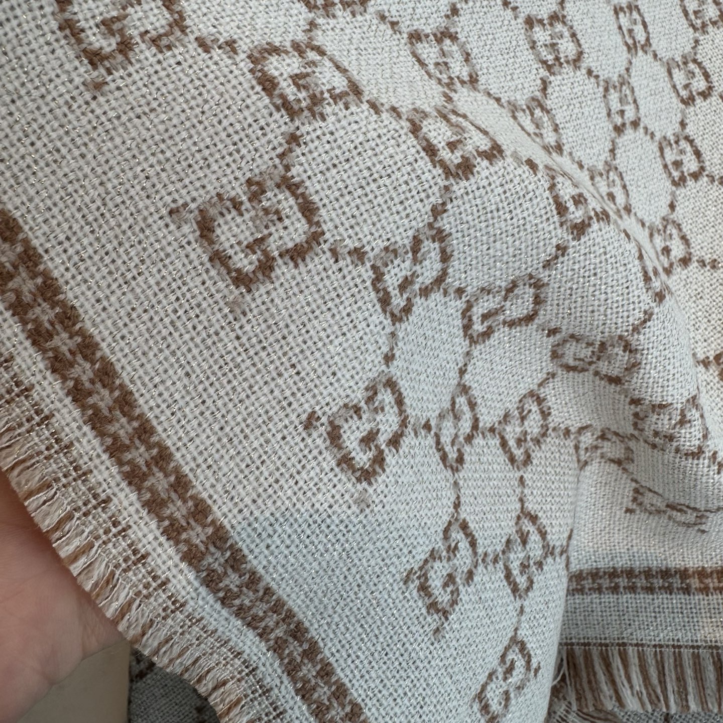 Gucci25新款金线编织围巾，很多细闪细闪的细节GUCCI【25新款GG羊毛围巾]GG羊毛围巾2025