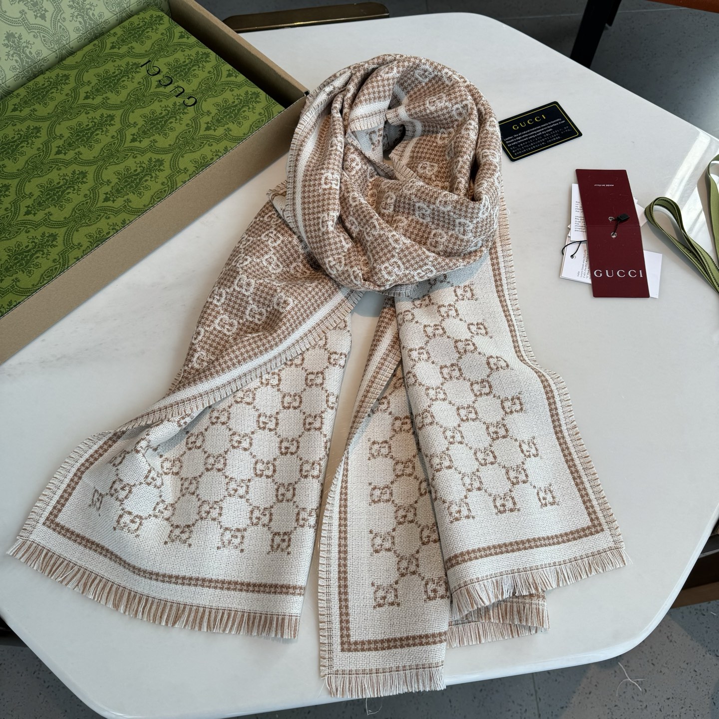 Gucci25新款金线编织围巾，很多细闪细闪的细节GUCCI【25新款GG羊毛围巾]GG羊毛围巾2025