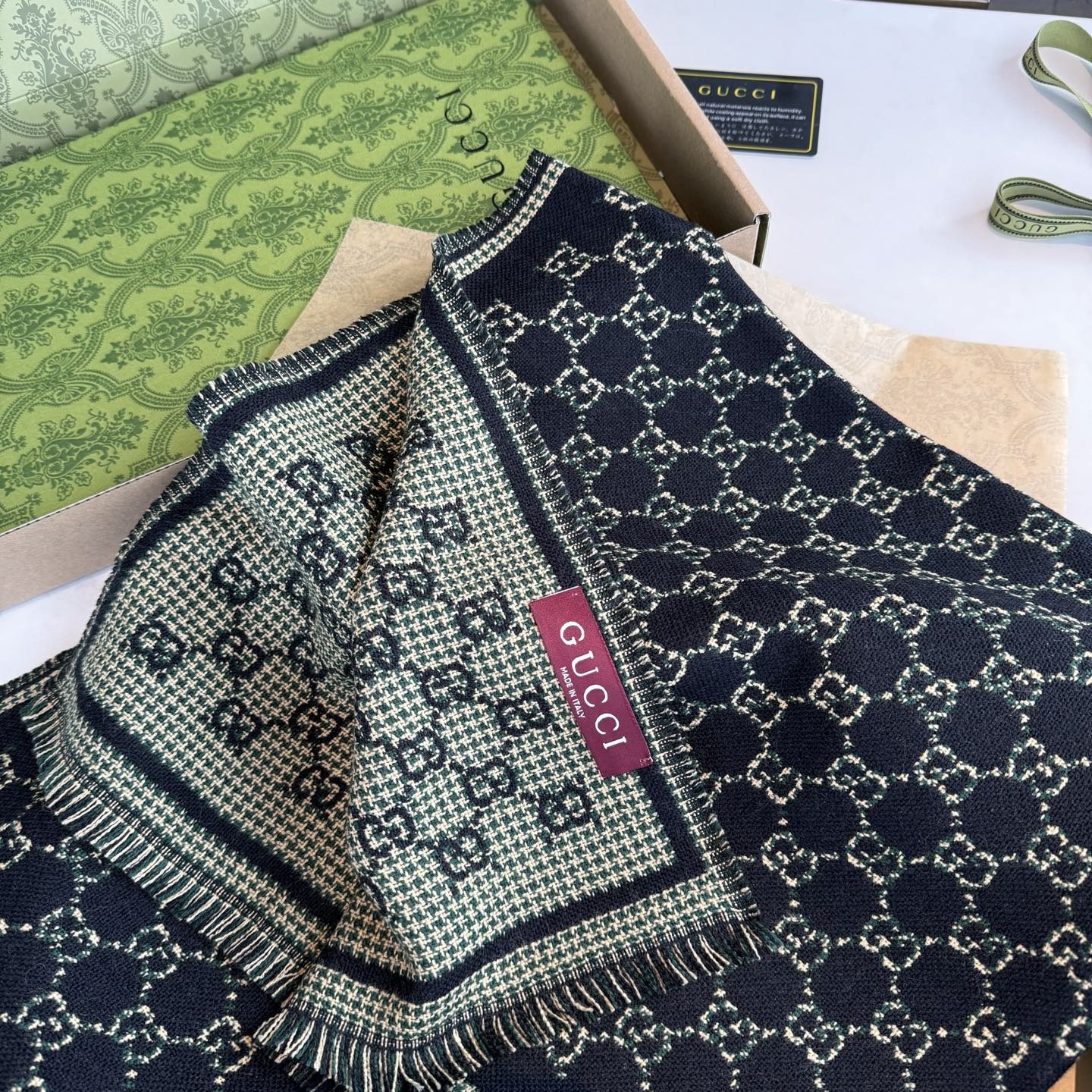 Gucci25新款金线编织围巾，很多细闪细闪的细节GUCCI【25新款GG羊毛围巾]GG羊毛围巾2025