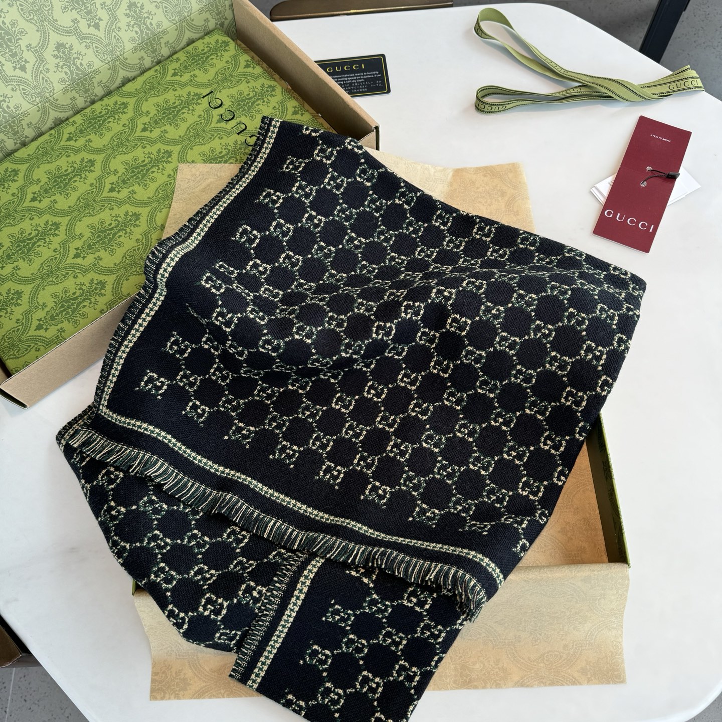 Gucci25新款金线编织围巾，很多细闪细闪的细节GUCCI【25新款GG羊毛围巾]GG羊毛围巾2025