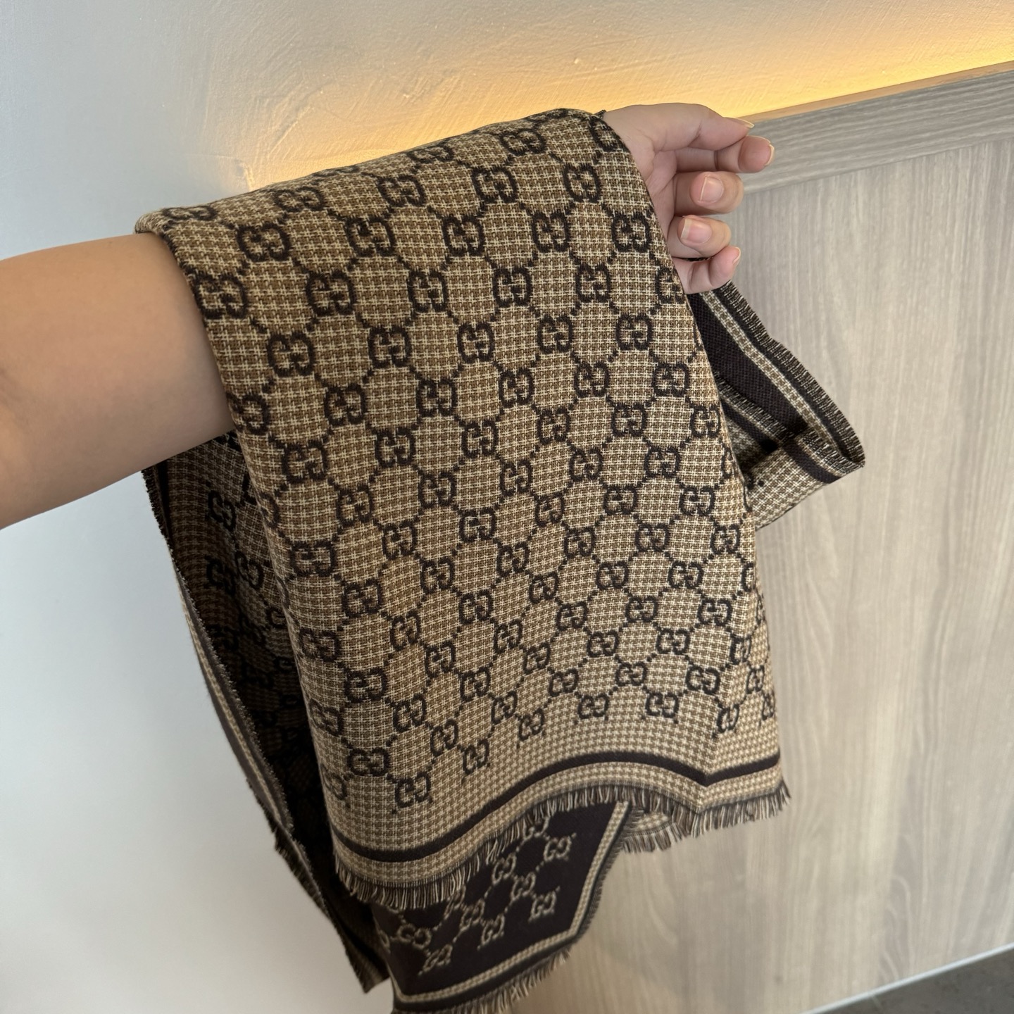 Gucci25新款金线编织围巾，很多细闪细闪的细节GUCCI【25新款GG羊毛围巾]GG羊毛围巾2025