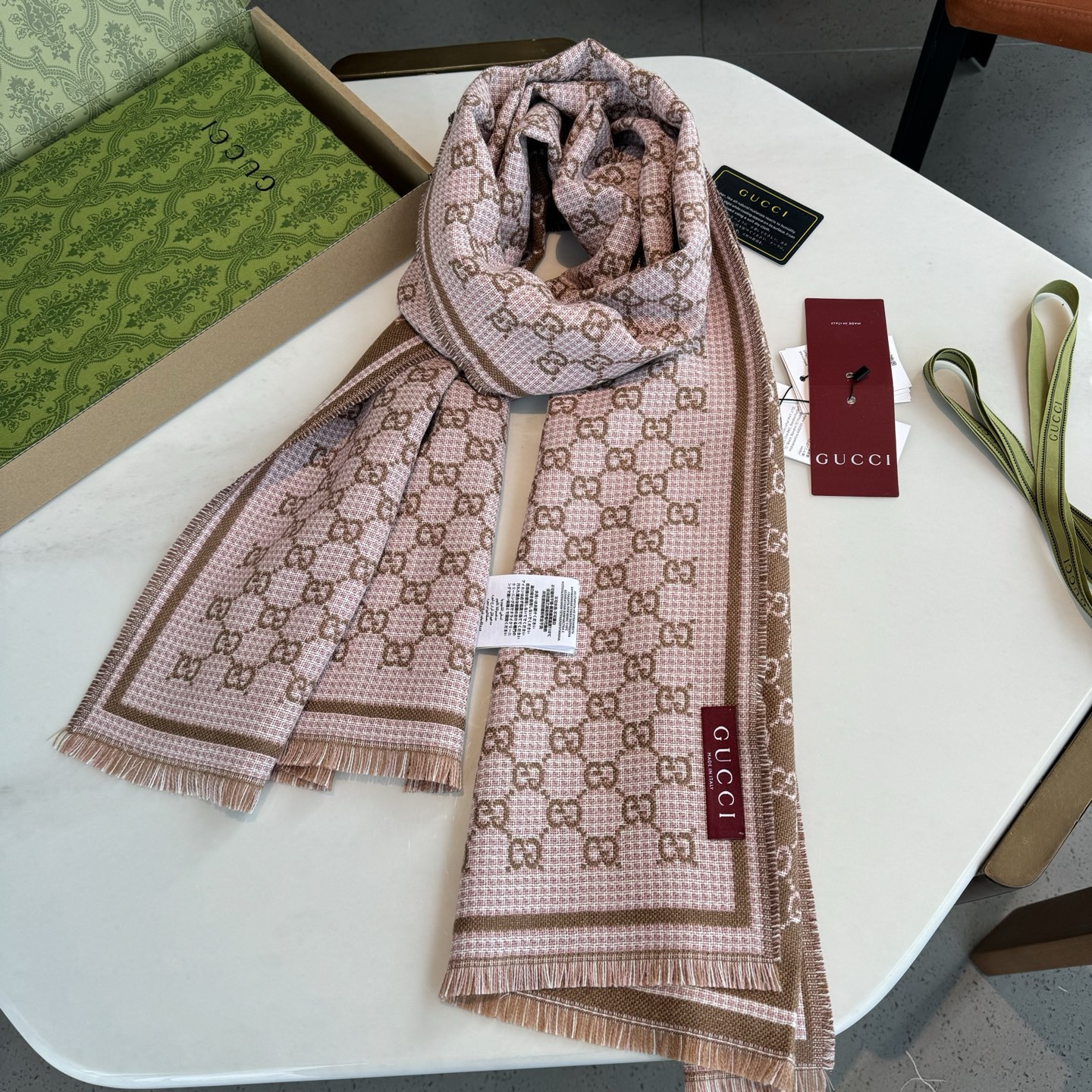 Gucci25新款金线编织围巾，很多细闪细闪的细节GUCCI【25新款GG羊毛围巾]GG羊毛围巾2025