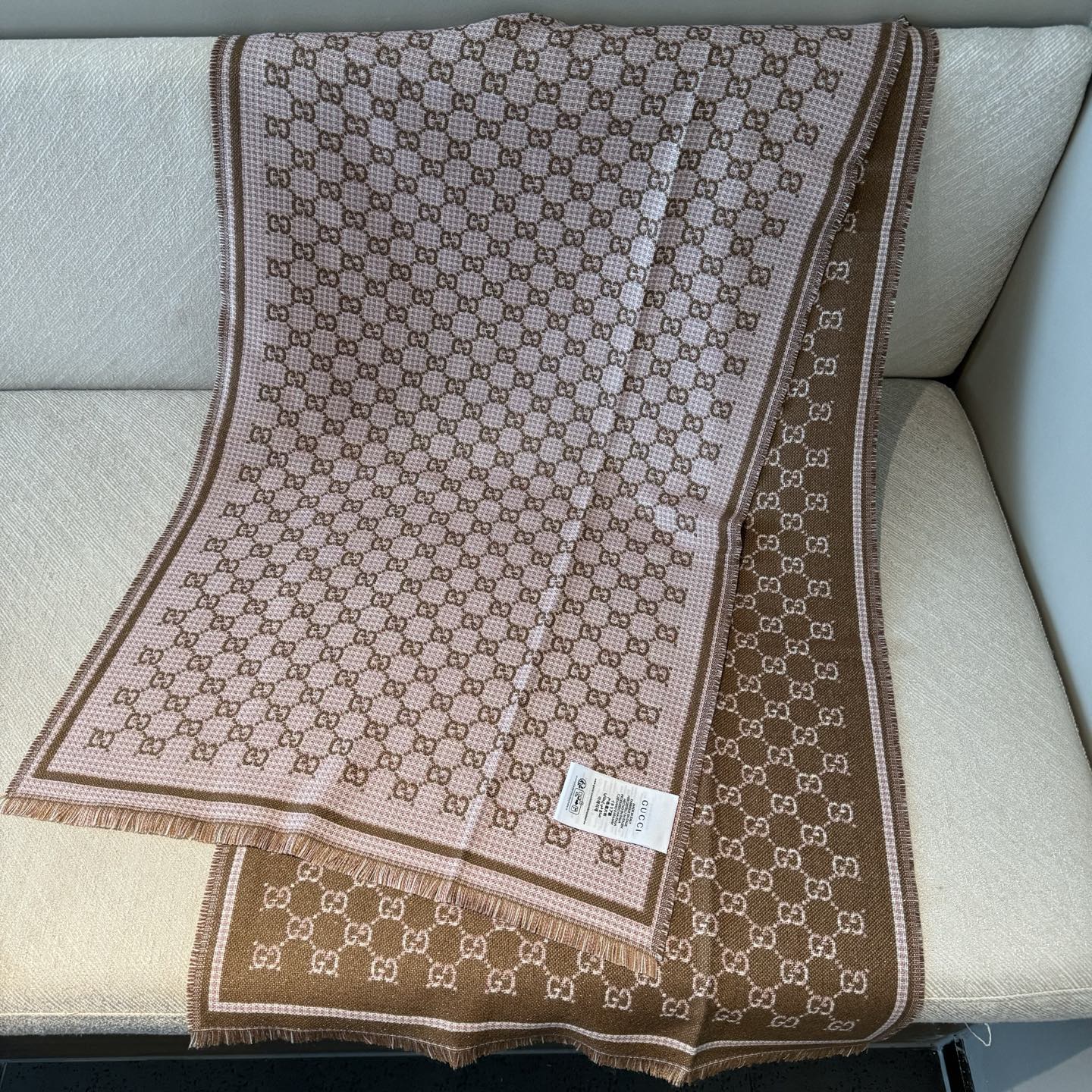 Gucci25新款金线编织围巾，很多细闪细闪的细节GUCCI【25新款GG羊毛围巾]GG羊毛围巾2025