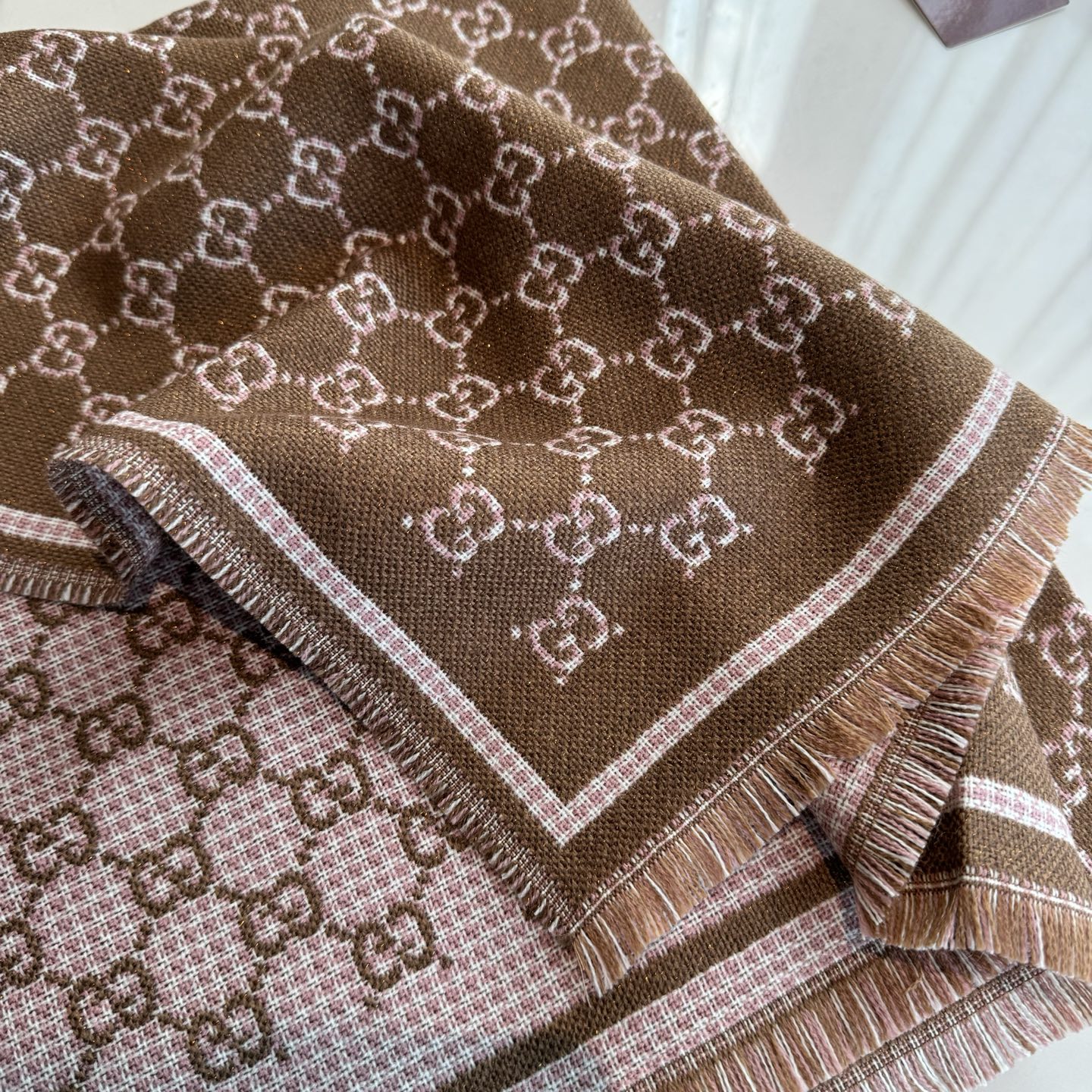 Gucci25新款金线编织围巾，很多细闪细闪的细节GUCCI【25新款GG羊毛围巾]GG羊毛围巾2025