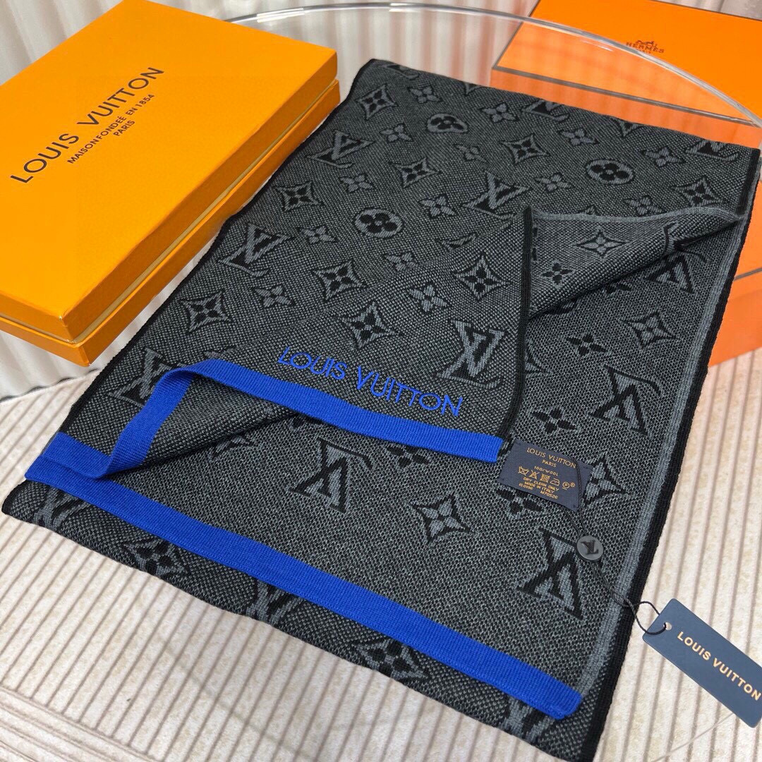 ✨✨Lv双面围巾❗好看的要疯掉了，太有型太有魅力了❗❗非常斯文时尚的秋冬单品！真的很喜欢，非常Class