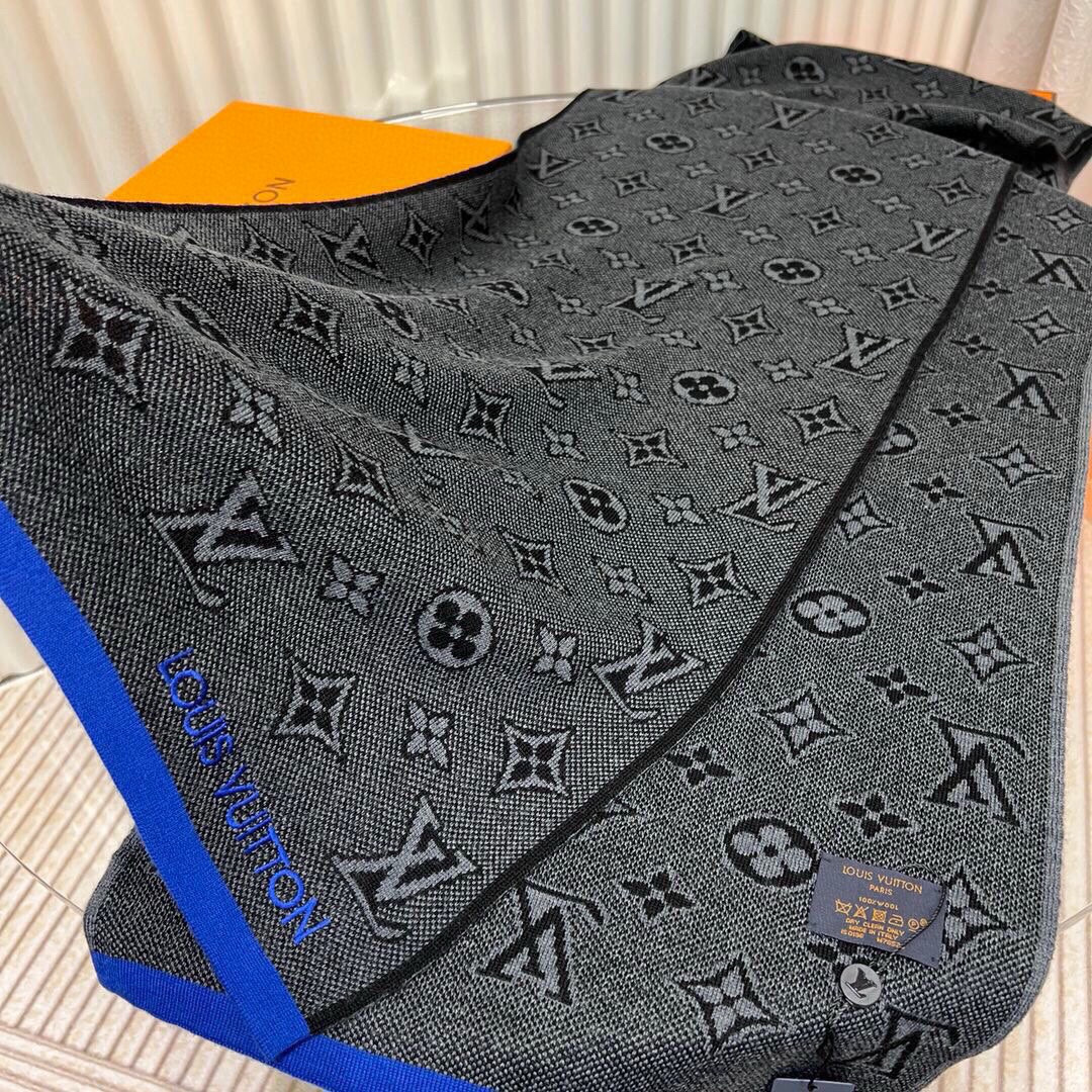 ✨✨Lv双面围巾❗好看的要疯掉了，太有型太有魅力了❗❗非常斯文时尚的秋冬单品！真的很喜欢，非常Class