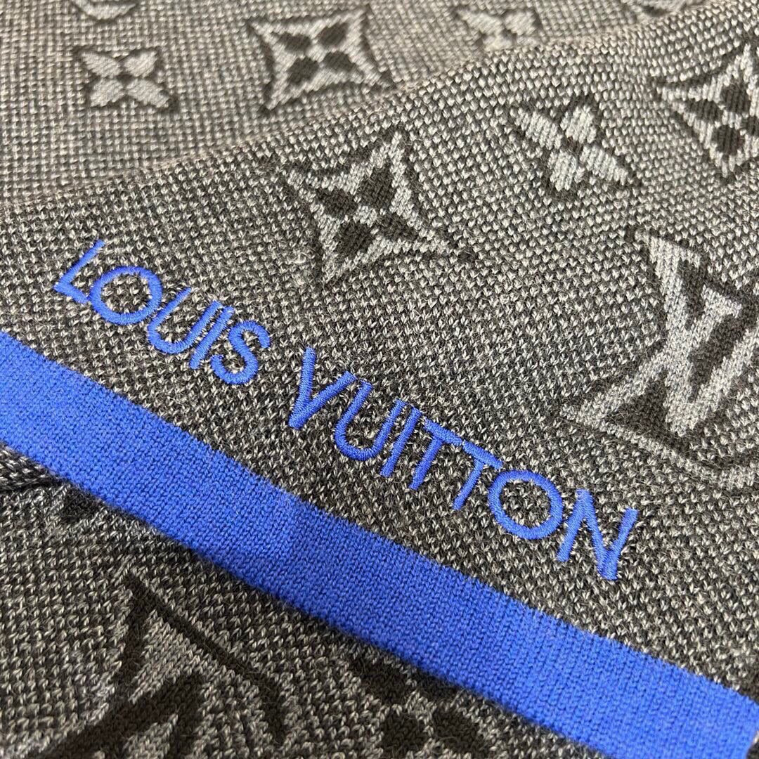 ✨✨Lv双面围巾❗好看的要疯掉了，太有型太有魅力了❗❗非常斯文时尚的秋冬单品！真的很喜欢，非常Class