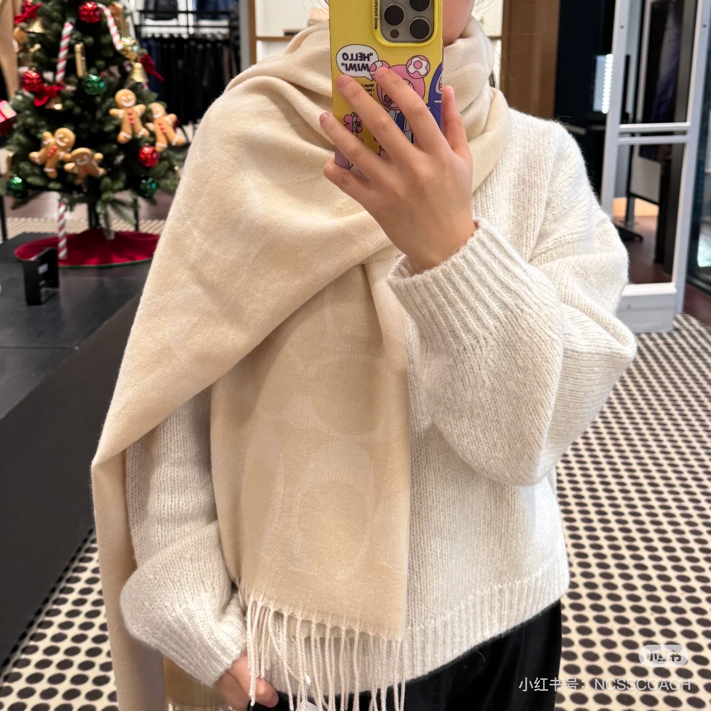 COACH经典 蔻驰围巾也太好看了吧！不仅有颜值还有品质，97%羊毛+3%羊绒，手感超级软糯和舒服，尺寸