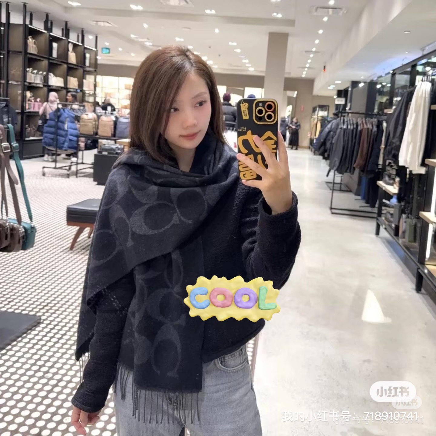 COACH经典 蔻驰围巾也太好看了吧！不仅有颜值还有品质，97%羊毛+3%羊绒，手感超级软糯和舒服，尺寸