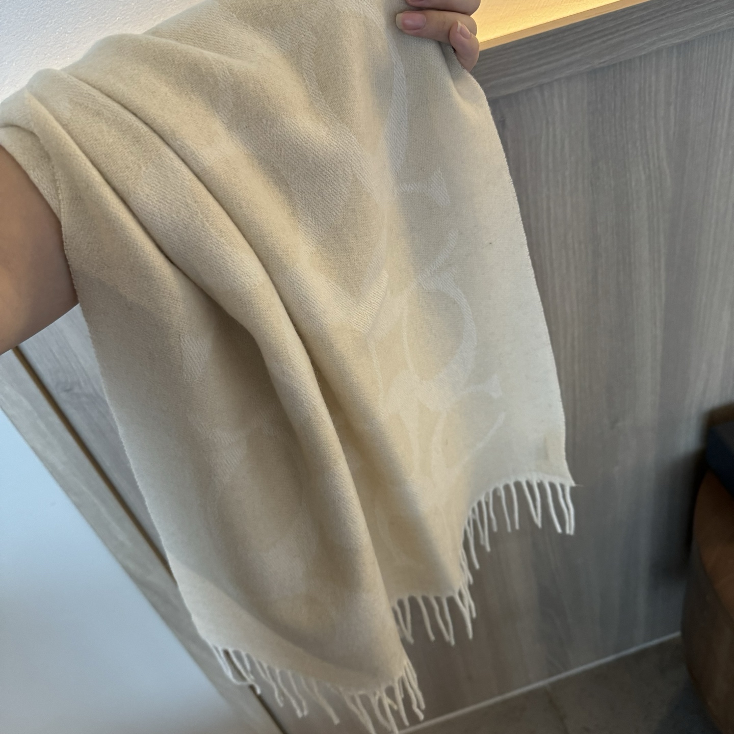 COACH经典 蔻驰围巾也太好看了吧！不仅有颜值还有品质，97%羊毛+3%羊绒，手感超级软糯和舒服，尺寸