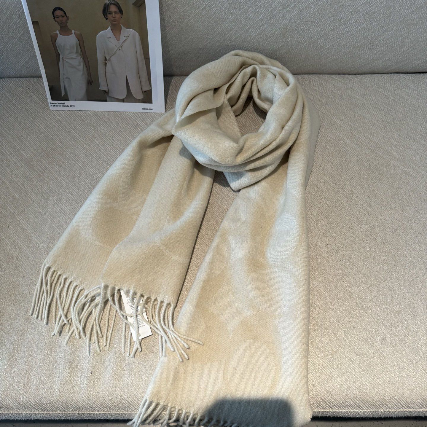 COACH经典 蔻驰围巾也太好看了吧！不仅有颜值还有品质，97%羊毛+3%羊绒，手感超级软糯和舒服，尺寸