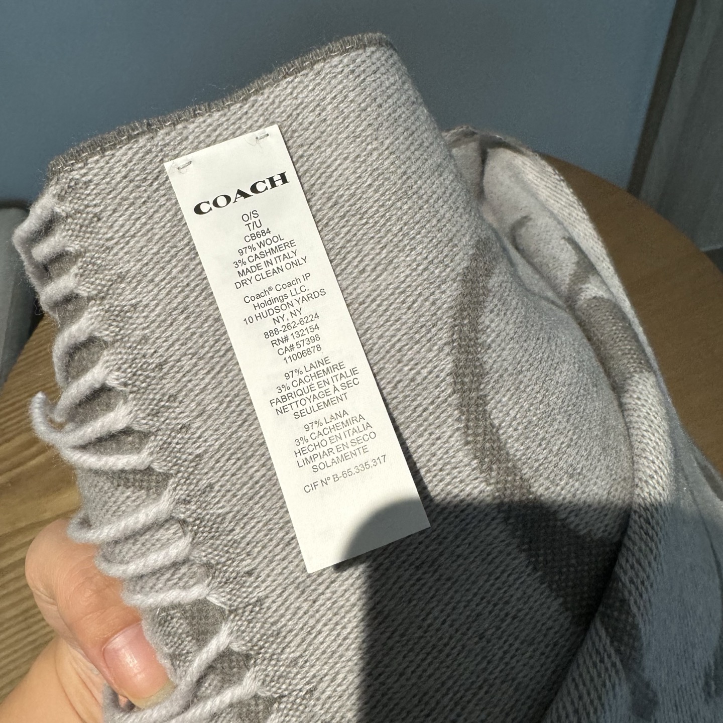 COACH经典 蔻驰围巾也太好看了吧！不仅有颜值还有品质，97%羊毛+3%羊绒，手感超级软糯和舒服，尺寸