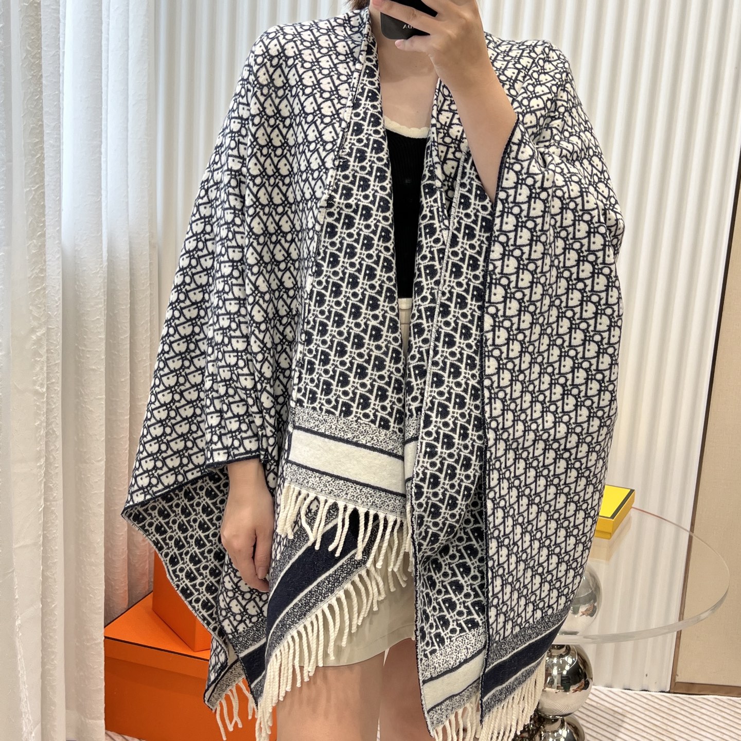 DIOR 迪奥千鸟格提花logo印花斗篷 材质:100%克什米尔进口羊绒寸:140*140CM超级惊艳的