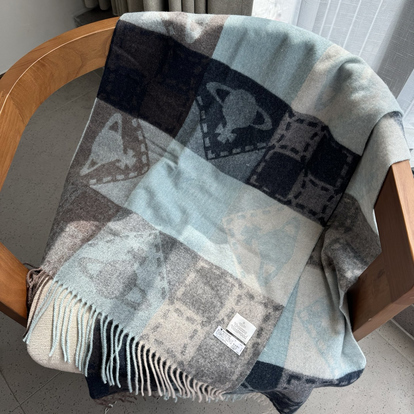 𝐕𝐢𝐯𝐢𝐞𝐧𝐧𝐞 𝐖𝐞𝐬𝐭𝐰𝐨𝐨𝐝🪐✨经典大土星围巾 vivienne westwood西太后土星 英国