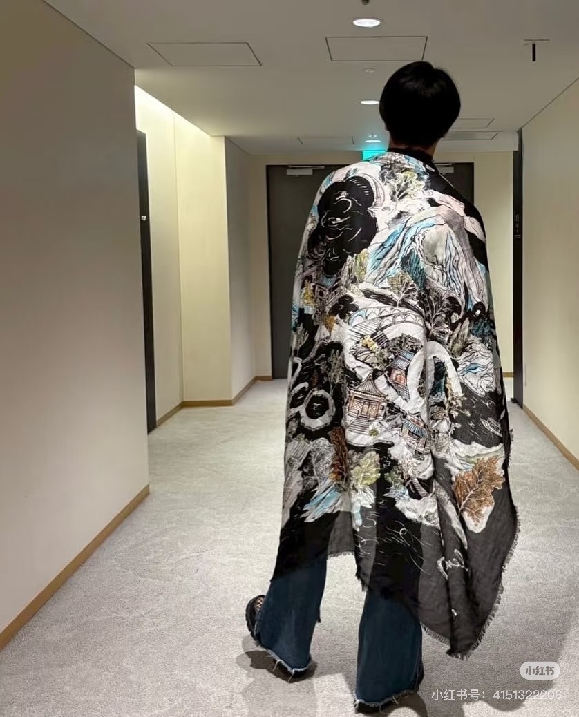 新款现货💖💖140丝绒方巾‼️抢‼️VIP推荐 ‼️下手一定要快【高端 大爱 ‼️纯羊绒 婴儿触感舒服到