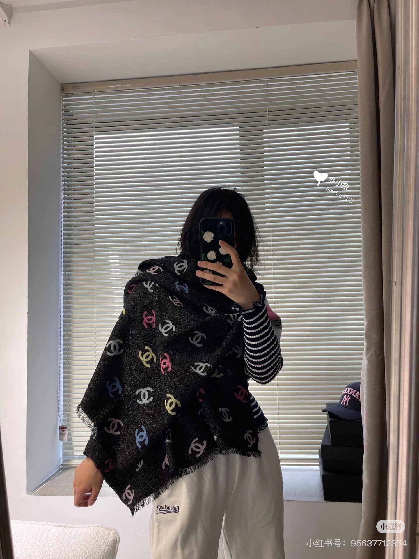 爆款彩虹围巾果然是芭比的配色，上身非常好看香奈儿彩虹围巾，chanel24c 早春新品彩虹亮丝围巾披肩，