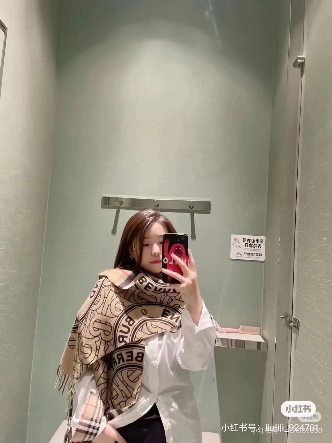 细节图来咯❕Bur新款双色双面徽标羊绒围巾，徽章应花系列男女通用款‼️大气简单 双面的设计一条等于两条，