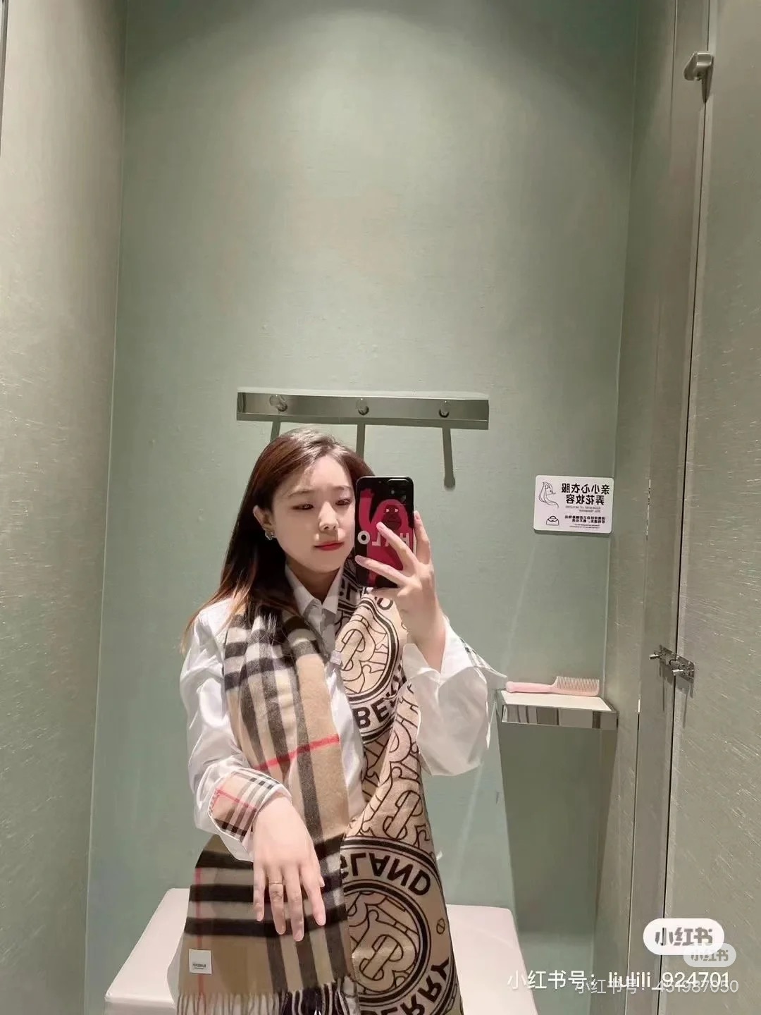 细节图来咯❕Bur新款双色双面徽标羊绒围巾，徽章应花系列男女通用款‼️大气简单 双面的设计一条等于两条，