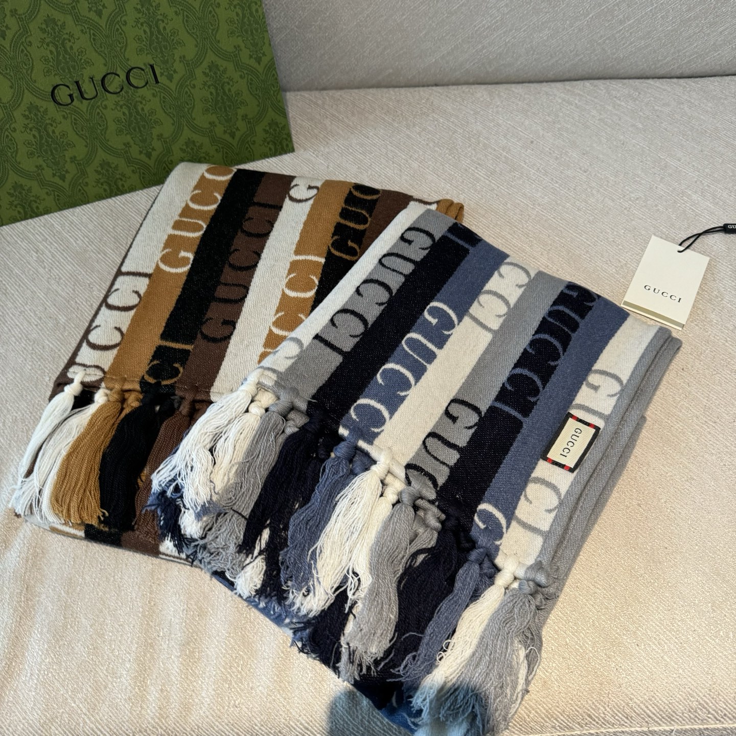 条纹包边✨✨Gucci · 古奇经典羊绒围巾❗来个硬货.麻溜的安排上.纯正出口❗原订单已经交货一批，其中