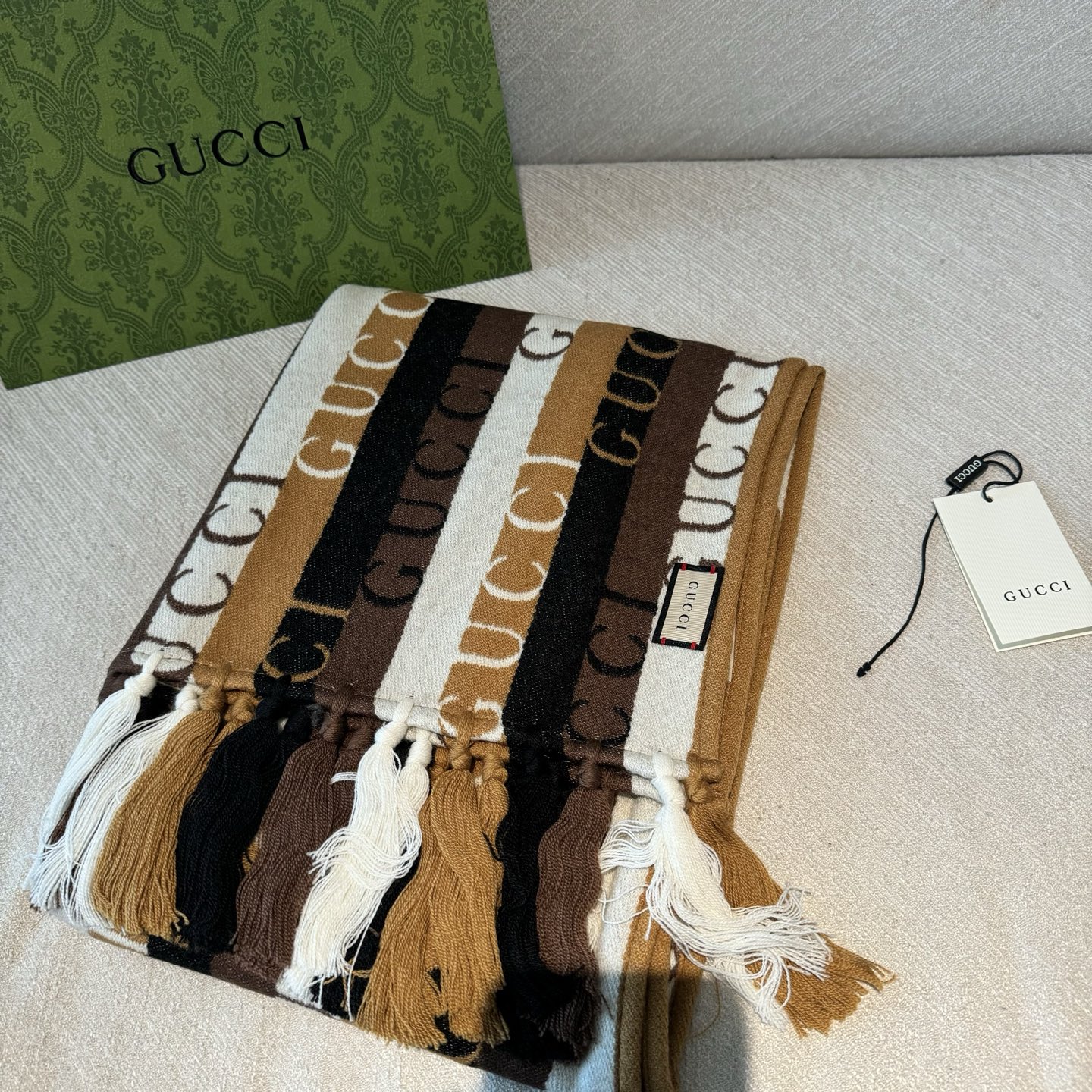 条纹包边✨✨Gucci · 古奇经典羊绒围巾❗来个硬货.麻溜的安排上.纯正出口❗原订单已经交货一批，其中