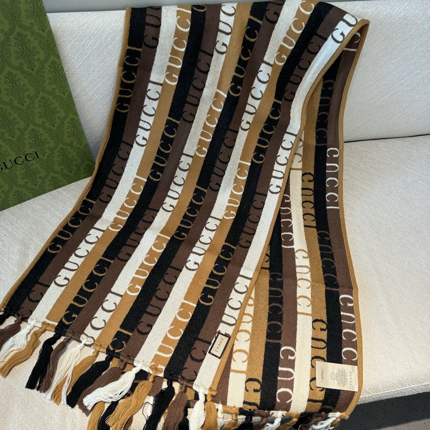 条纹包边✨✨Gucci · 古奇经典羊绒围巾❗来个硬货.麻溜的安排上.纯正出口❗原订单已经交货一批，其中