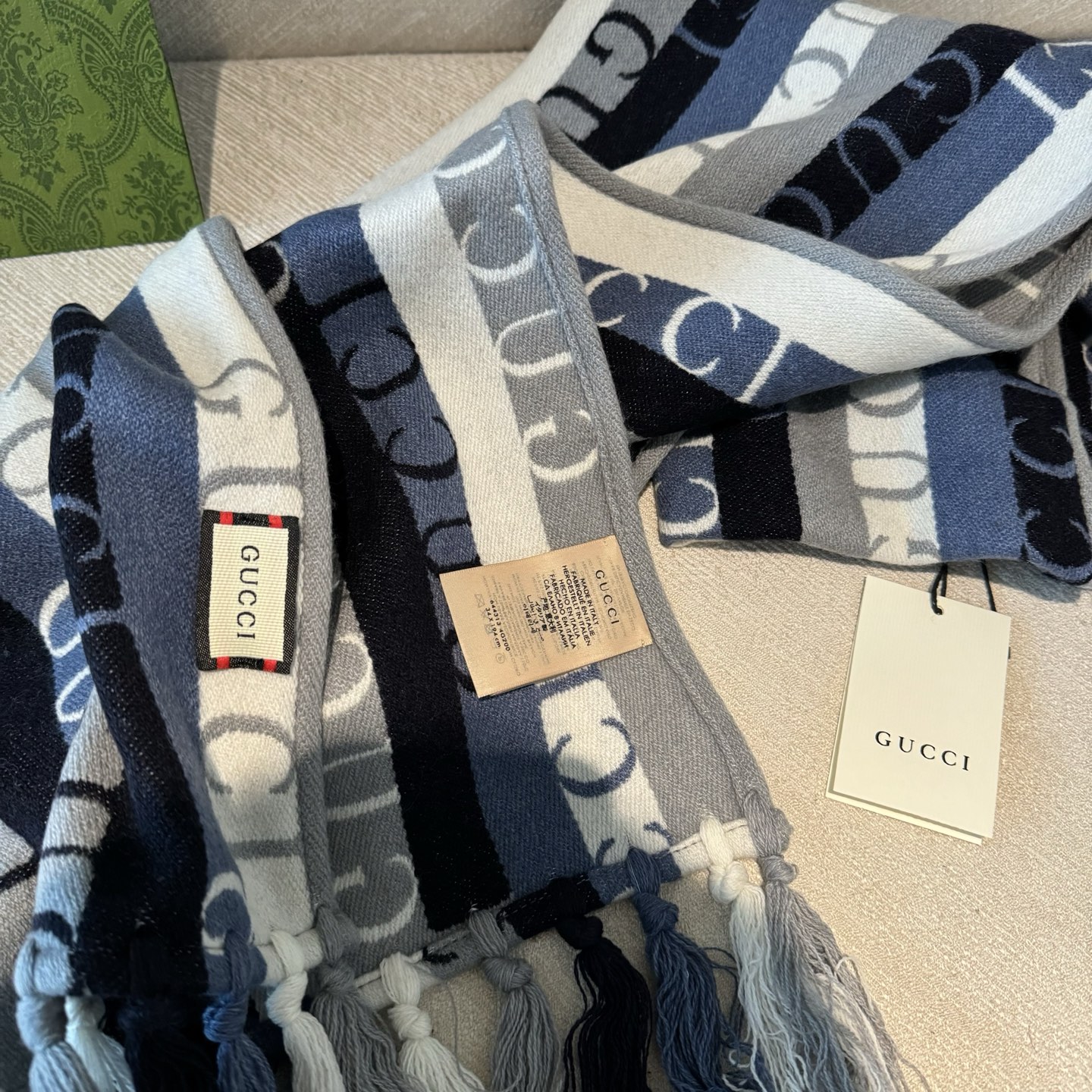 条纹包边✨✨Gucci · 古奇经典羊绒围巾❗来个硬货.麻溜的安排上.纯正出口❗原订单已经交货一批，其中