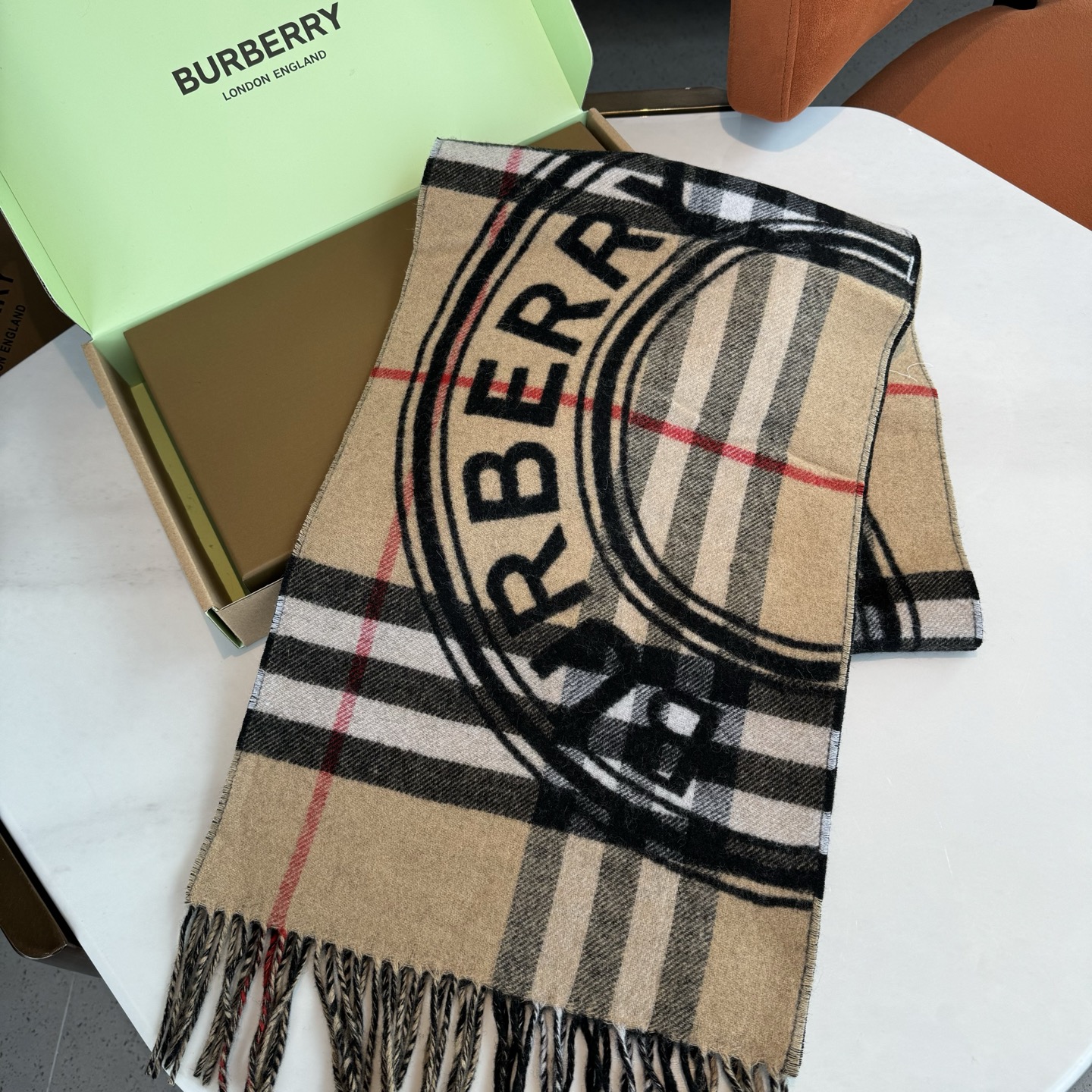 巴宝莉 2025秋冬新品！！看到了围巾的天花板👇巴宝莉BURBERRY！双面双色羊毛围巾圆环logo设计