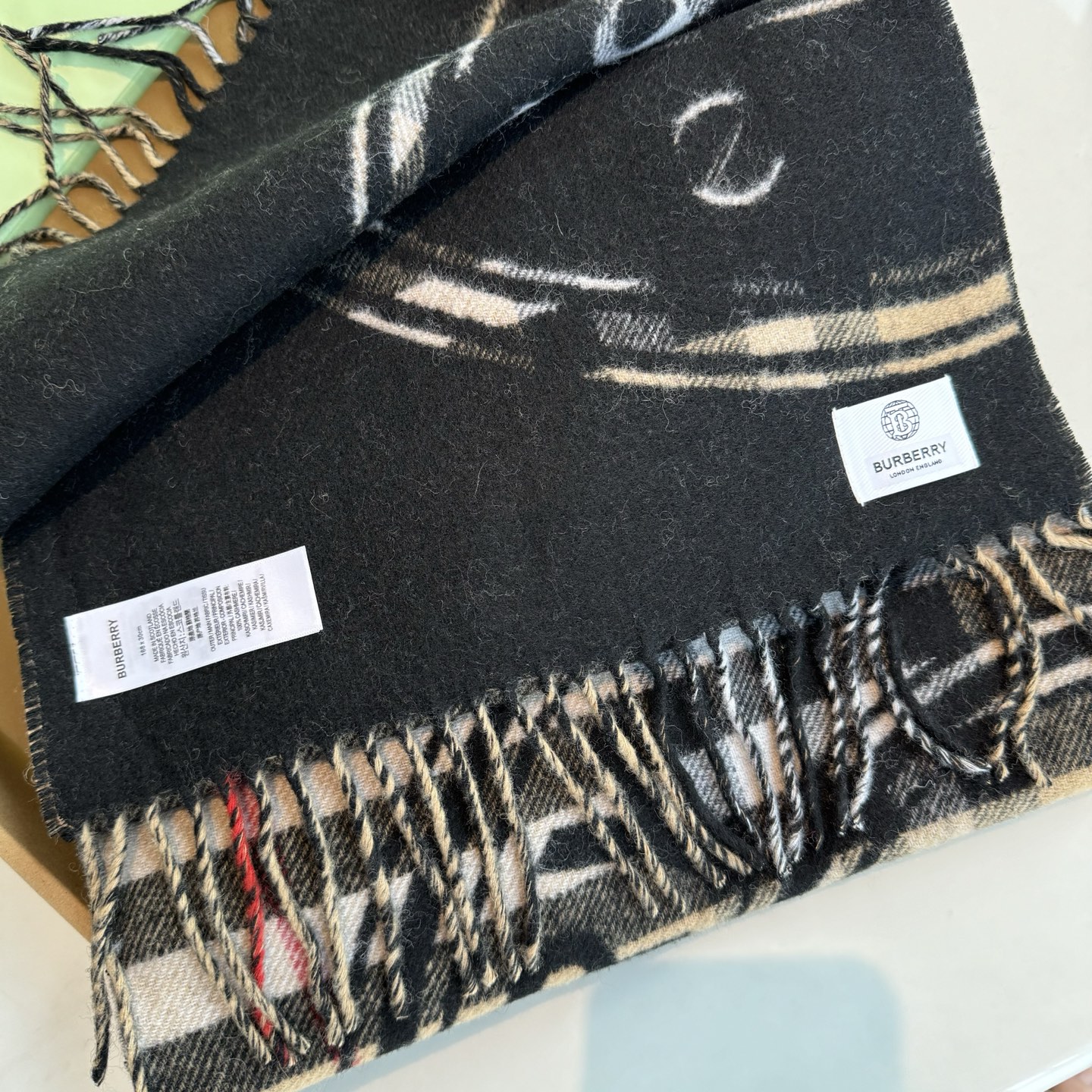 巴宝莉 2025秋冬新品！！看到了围巾的天花板👇巴宝莉BURBERRY！双面双色羊毛围巾圆环logo设计