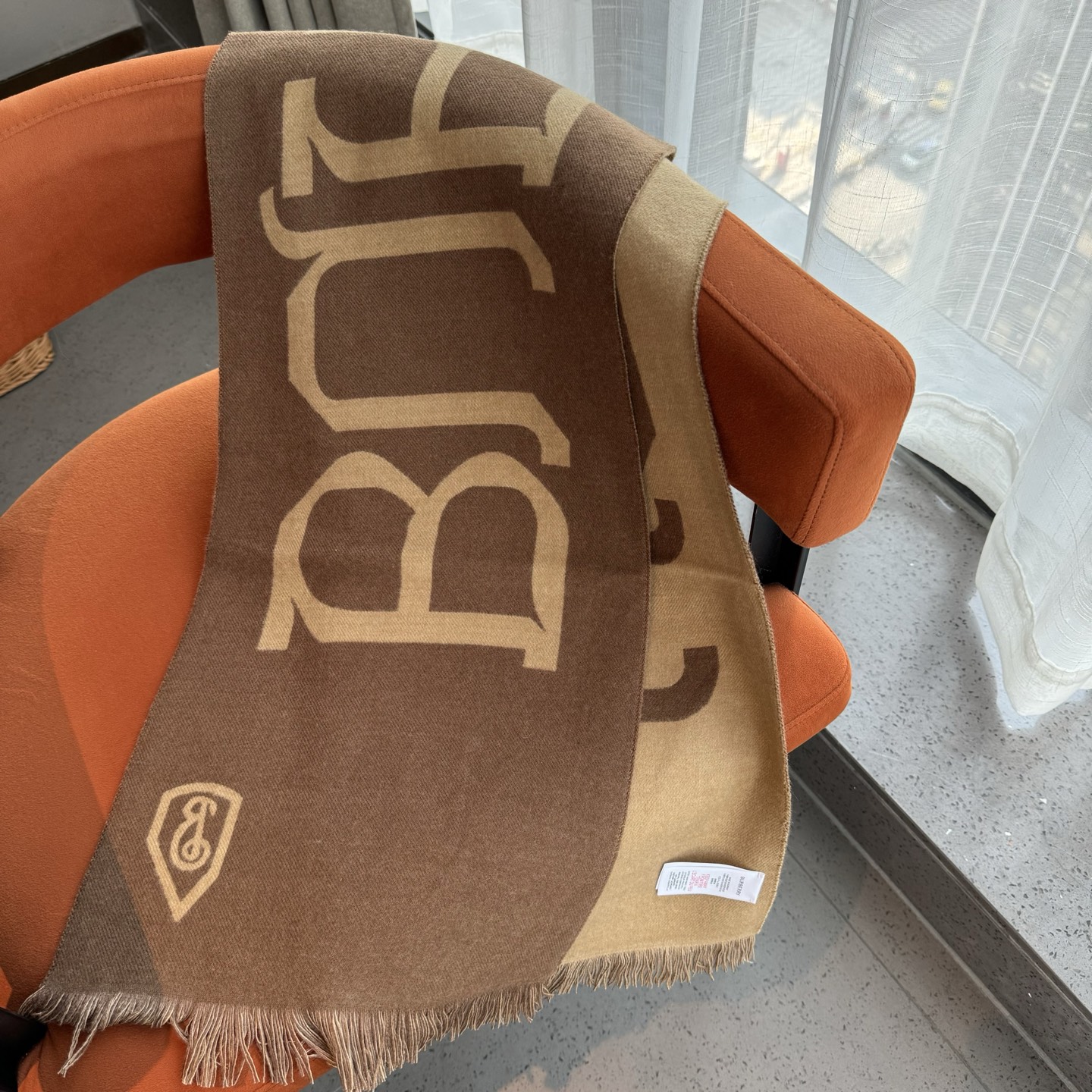 巴宝莉秋冬时髦高级感！男女通用，真的超级百搭好看！！落落大方！Bur独有的调调！！时髦精准到位，却又不用