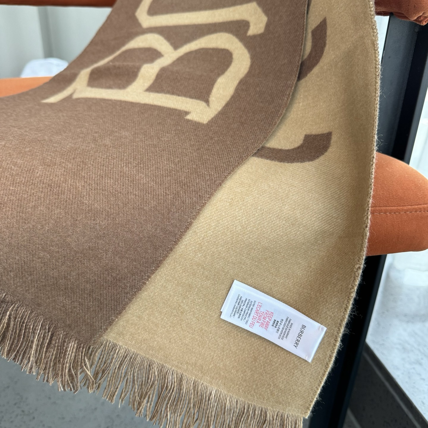 巴宝莉秋冬时髦高级感！男女通用，真的超级百搭好看！！落落大方！Bur独有的调调！！时髦精准到位，却又不用