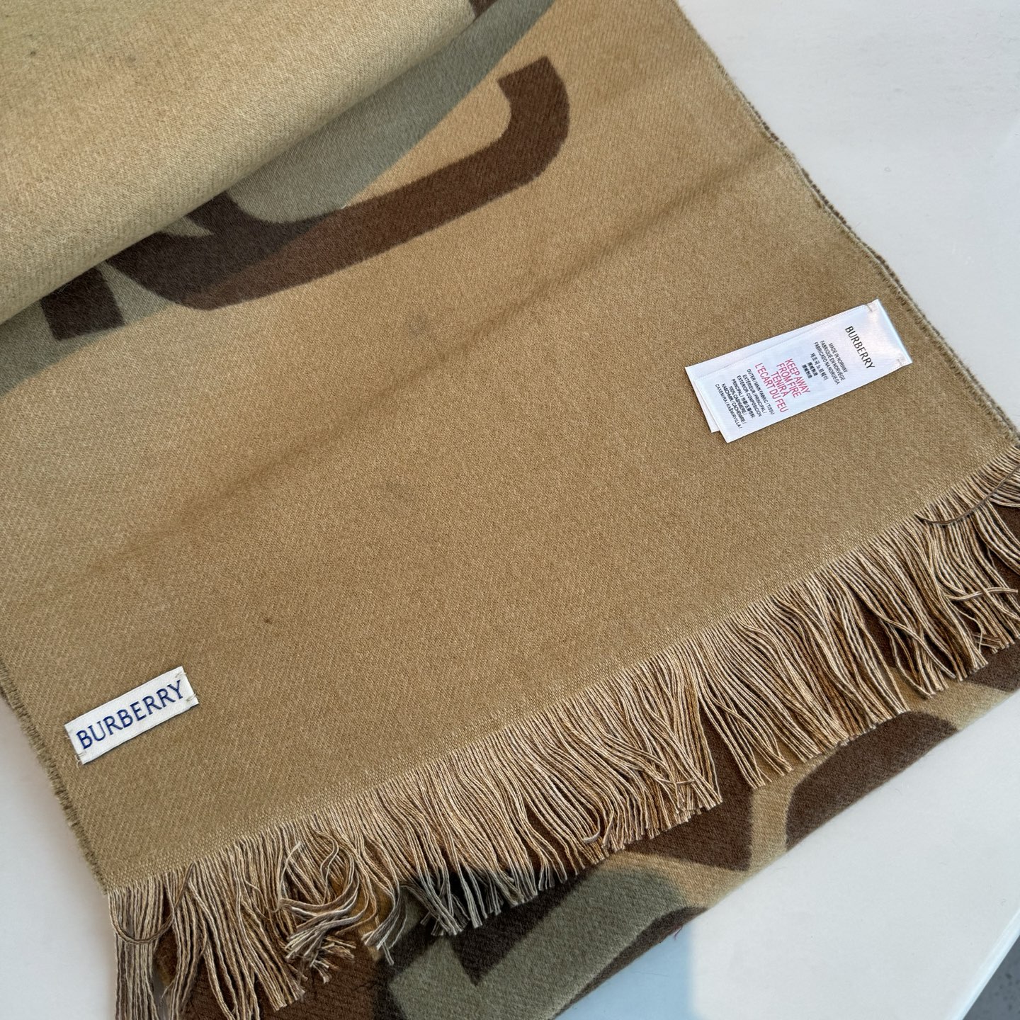 巴宝莉秋冬时髦高级感！男女通用，真的超级百搭好看！！落落大方！Bur独有的调调！！时髦精准到位，却又不用