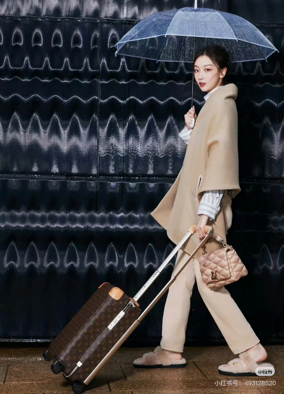 Louis Vuitton Lv 周冬雨驴家双面羊毛羊绒混纺外套斗篷 手感柔软舒适细腻，高性价比款