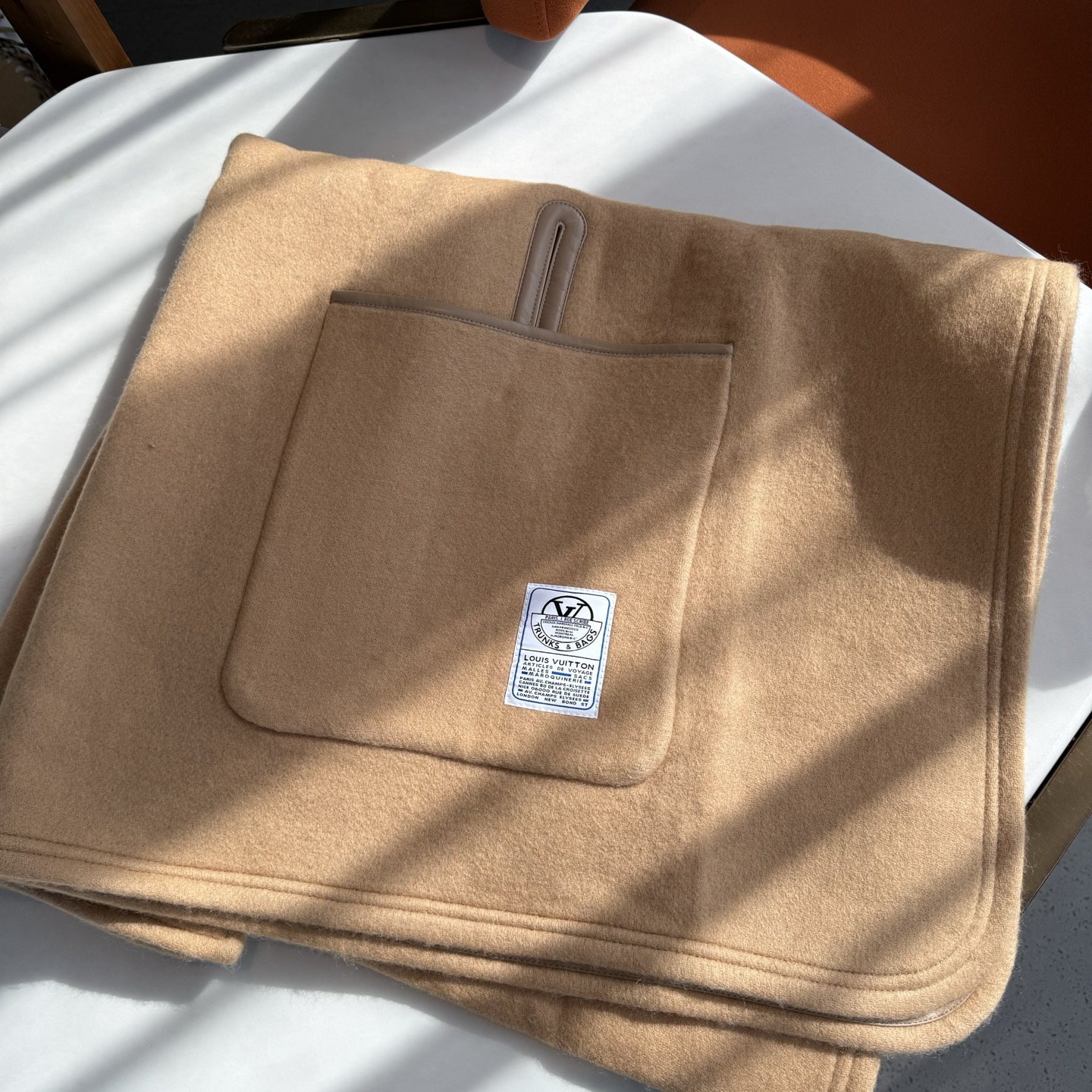 Louis Vuitton Lv 周冬雨驴家双面羊毛羊绒混纺外套斗篷 手感柔软舒适细腻，高性价比款