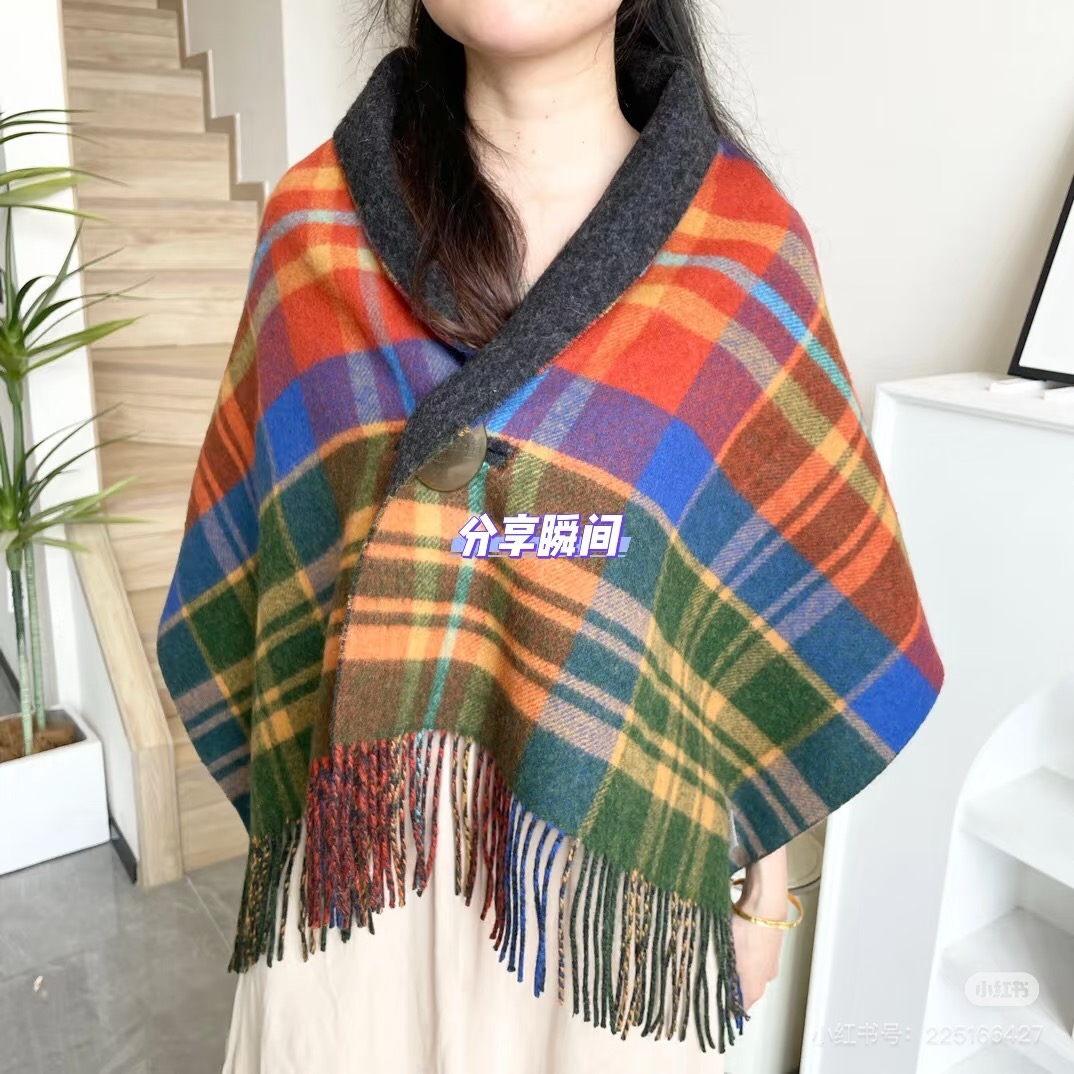 到货‼️ 𝐕𝐢𝐯𝐢𝐞𝐧𝐧𝐞 𝐖𝐞𝐬𝐭𝐰𝐨𝐨𝐝🪐✨经典格子土星🪐格子斗篷披肩 vivienne westw