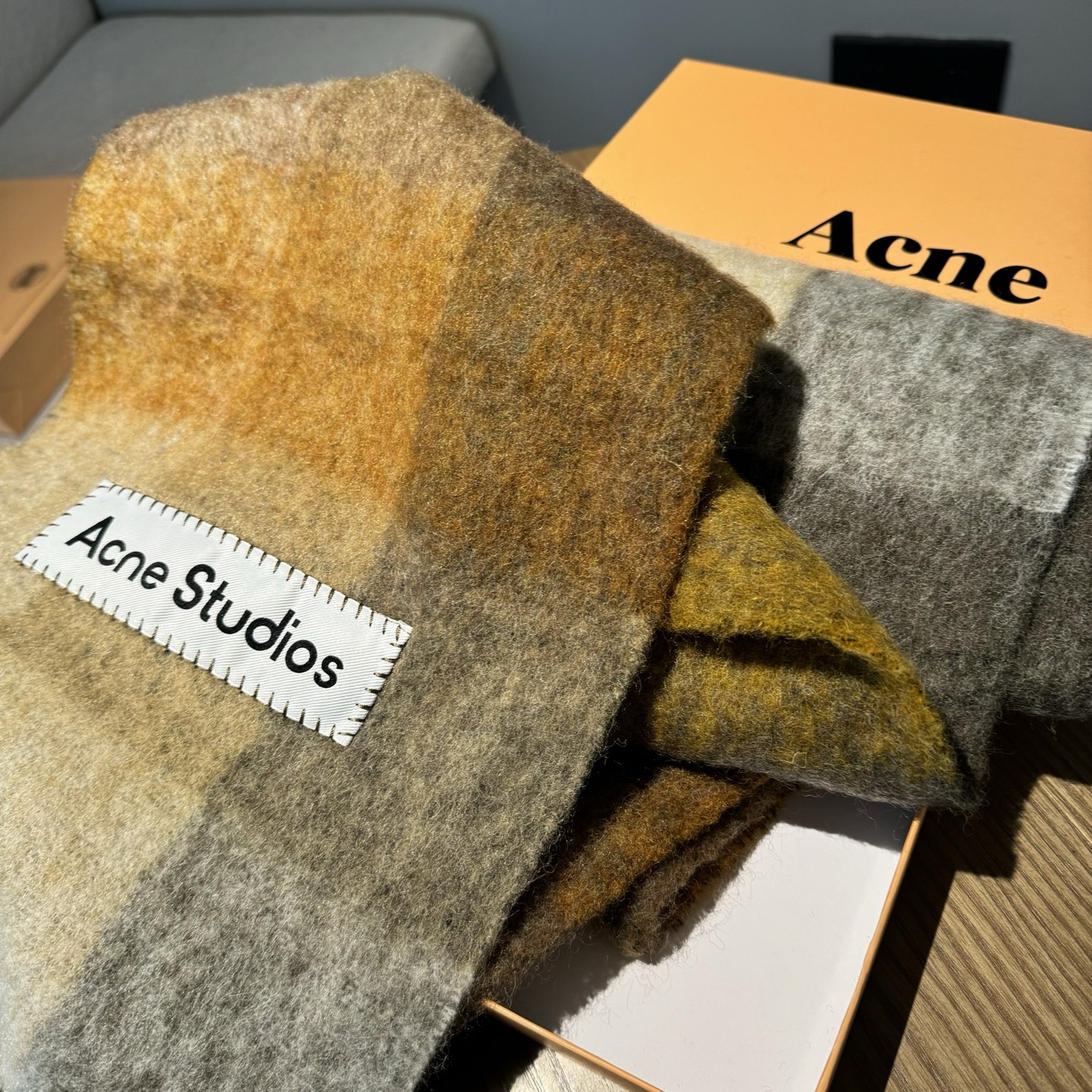 Acne Studios ACNE新款羊驼毛 马海毛彩虹围巾 斯德哥尔摩的温暖色彩 第一眼便爱上