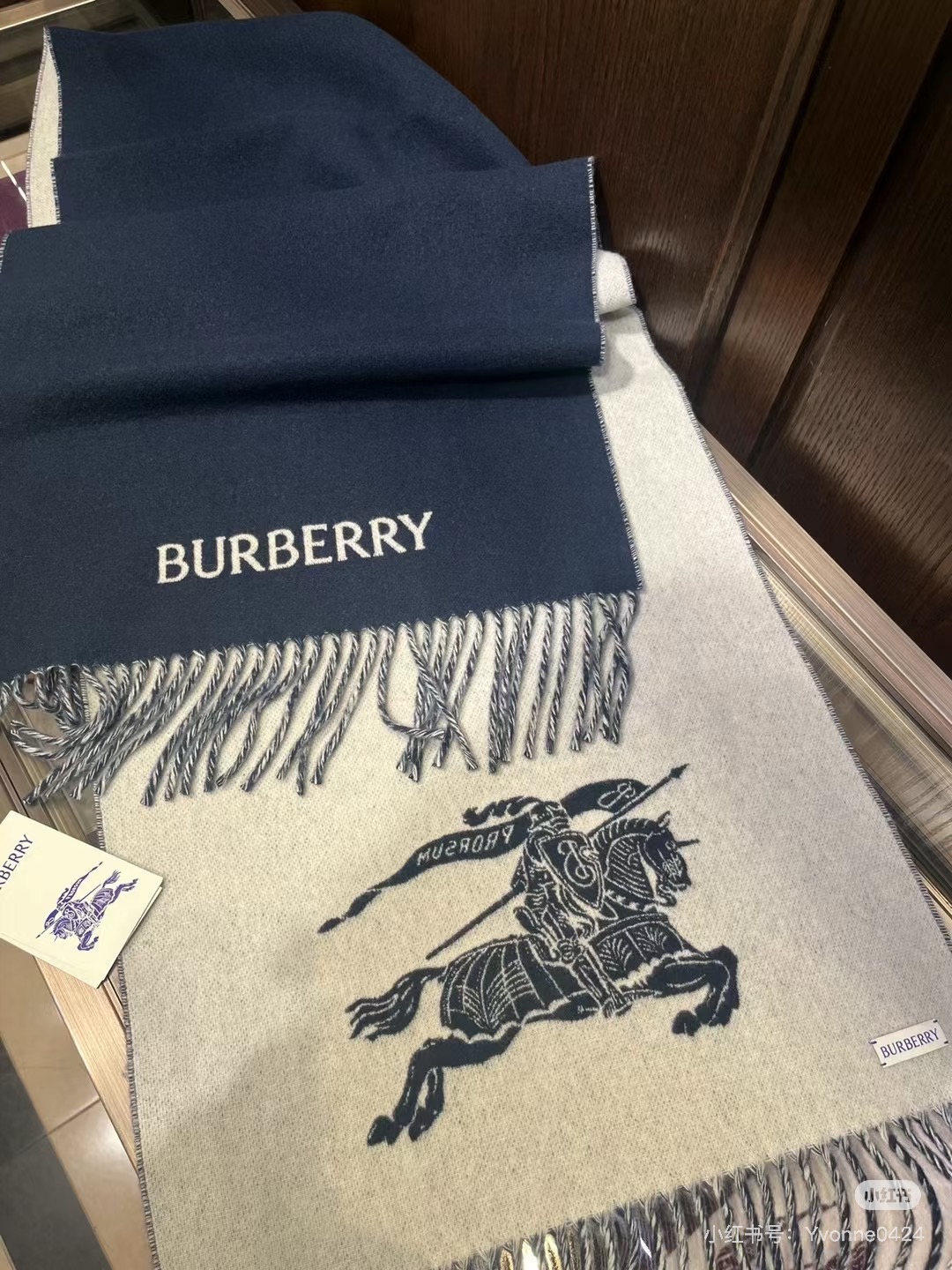 🆕Burberry · 巴宝莉新款双面羊绒围巾‼️今年的B家真的是高端Level，重磅极品‼️妥妥的家属