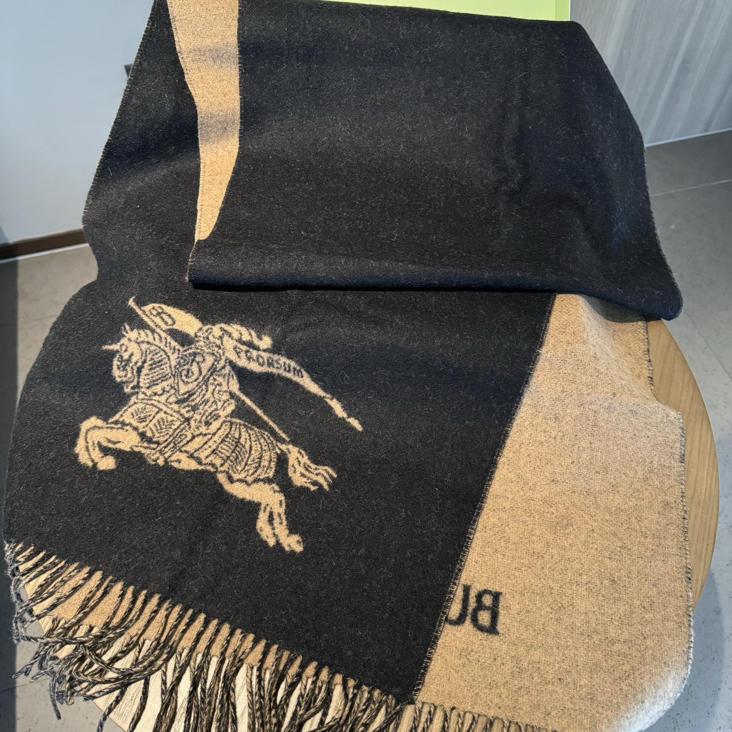 🆕Burberry · 巴宝莉新款双面羊绒围巾‼️今年的B家真的是高端Level，重磅极品‼️妥妥的家属