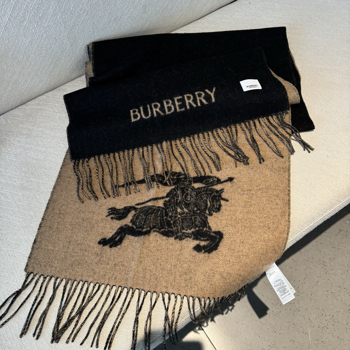 🆕Burberry · 巴宝莉新款双面羊绒围巾‼️今年的B家真的是高端Level，重磅极品‼️妥妥的家属