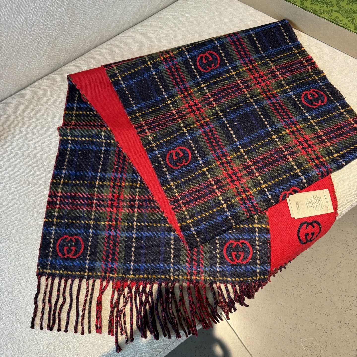 【D-GUC-9005】G双面羊绒长巾GG标识作为Gucci颇具代表性的传统精髓，始终与系列密不可分，以