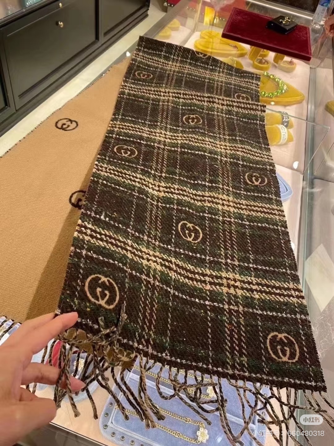 【D-GUC-9005】G双面羊绒长巾GG标识作为Gucci颇具代表性的传统精髓，始终与系列密不可分，以