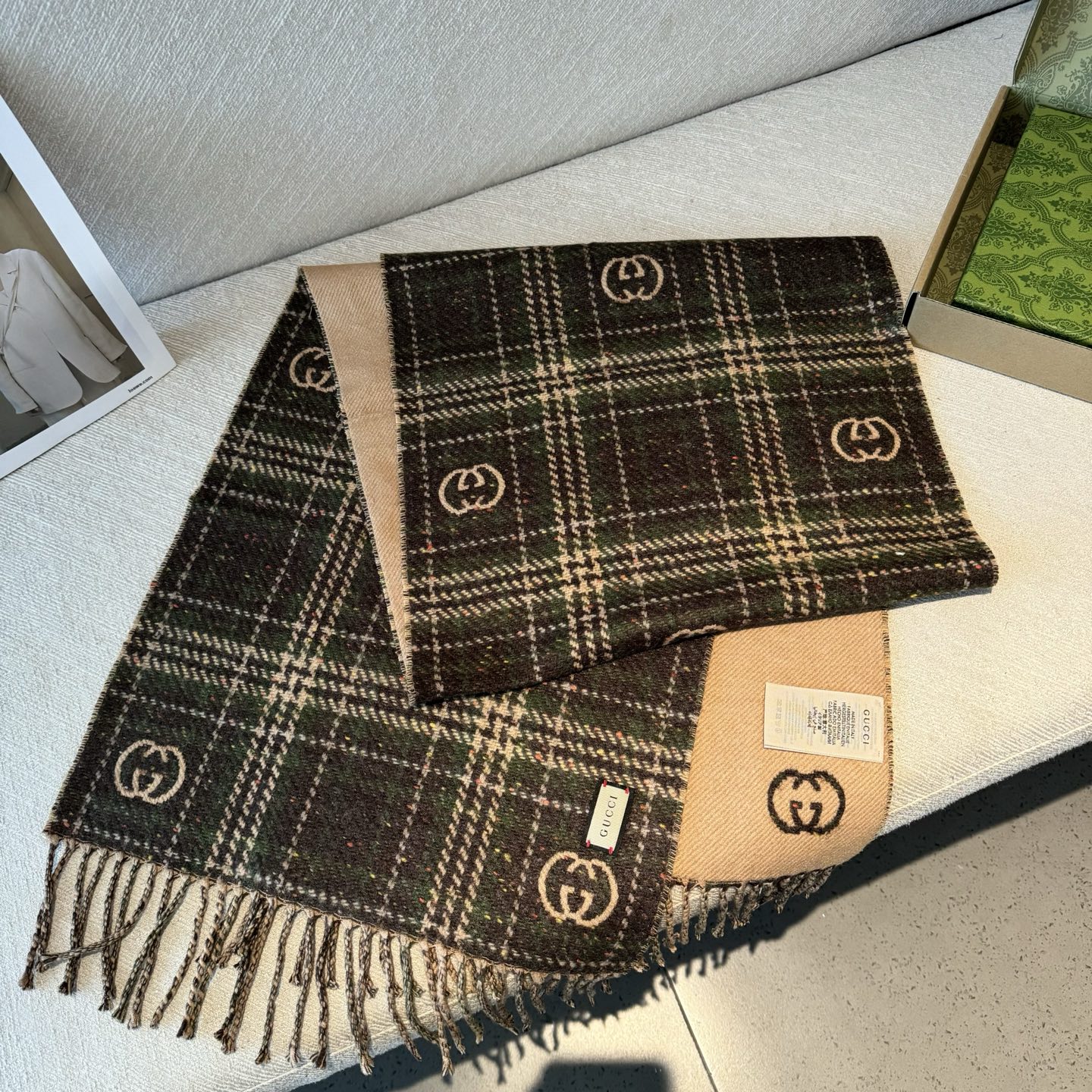 【D-GUC-9005】G双面羊绒长巾GG标识作为Gucci颇具代表性的传统精髓，始终与系列密不可分，以