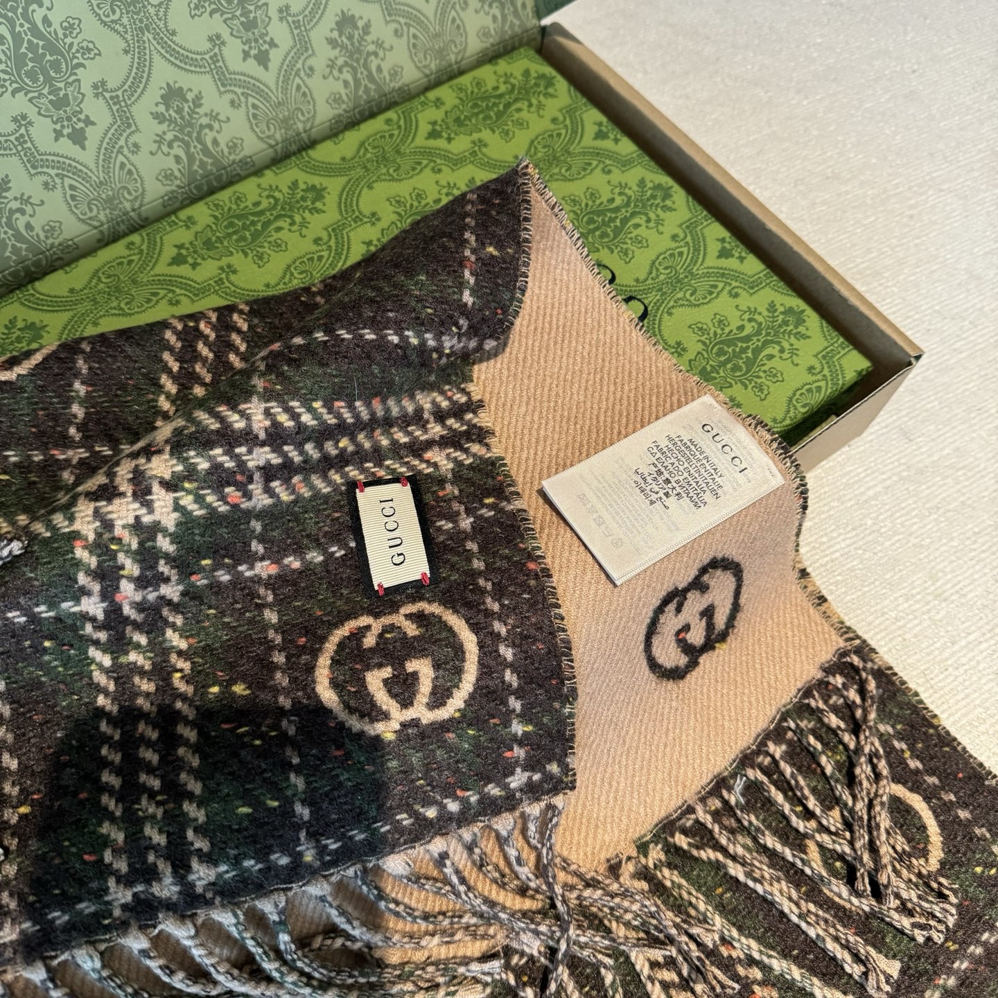 【D-GUC-9005】G双面羊绒长巾GG标识作为Gucci颇具代表性的传统精髓，始终与系列密不可分，以