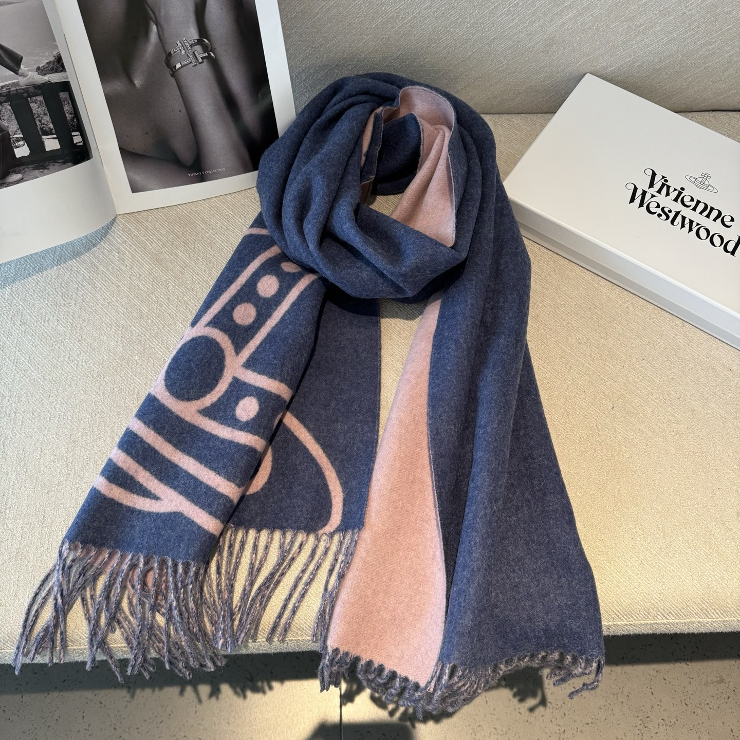 💟高品质到货！ 西太后超美新款双面围巾！超级推荐入手！质感好货！据说超难买哦！！做工非常精致，很有分量，